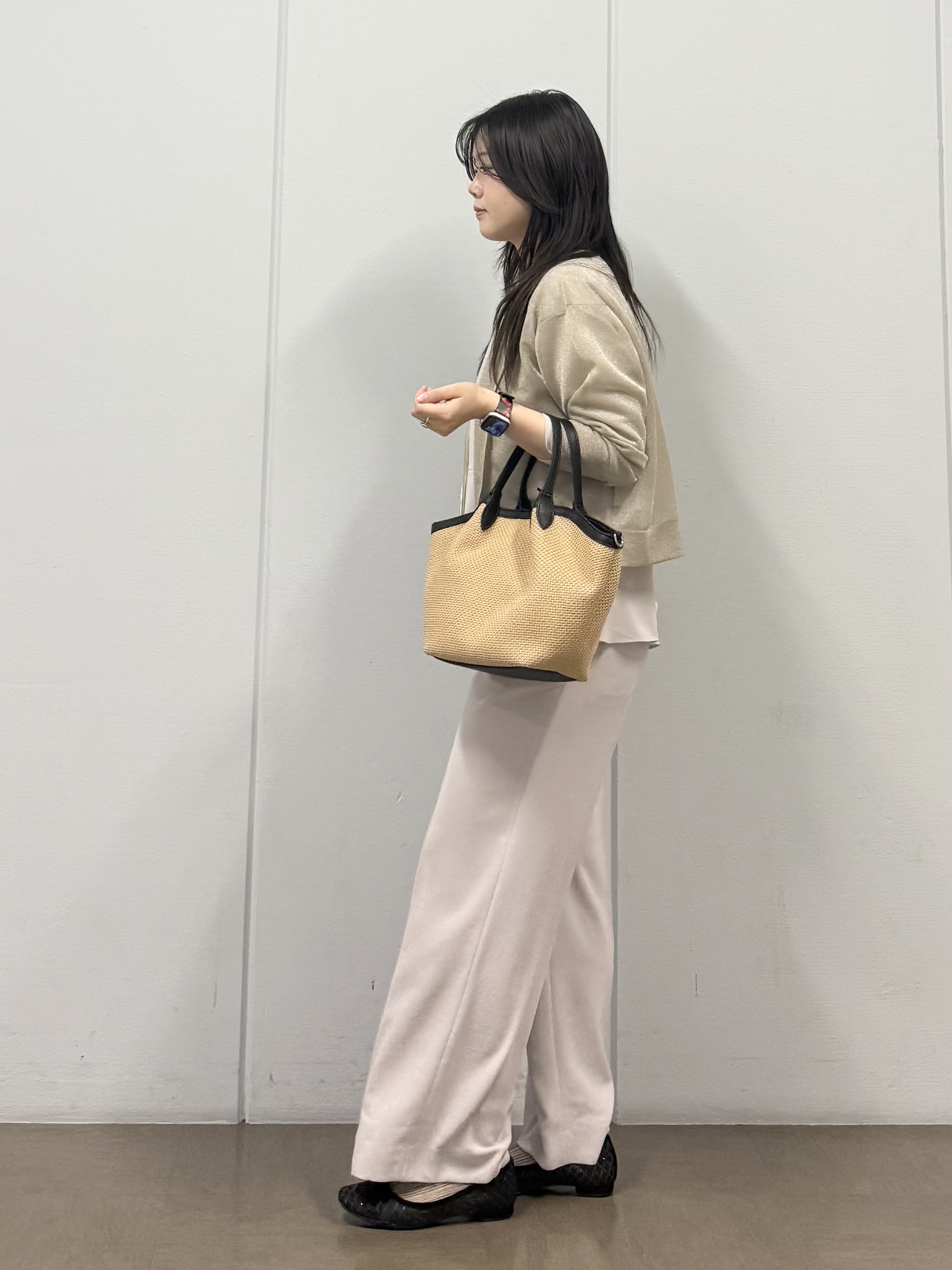 mizukiさんの「INDIVI｜【洗える／シアーラメ】ブルゾン風ジップアップニットカーディガン」を使ったコーディネート