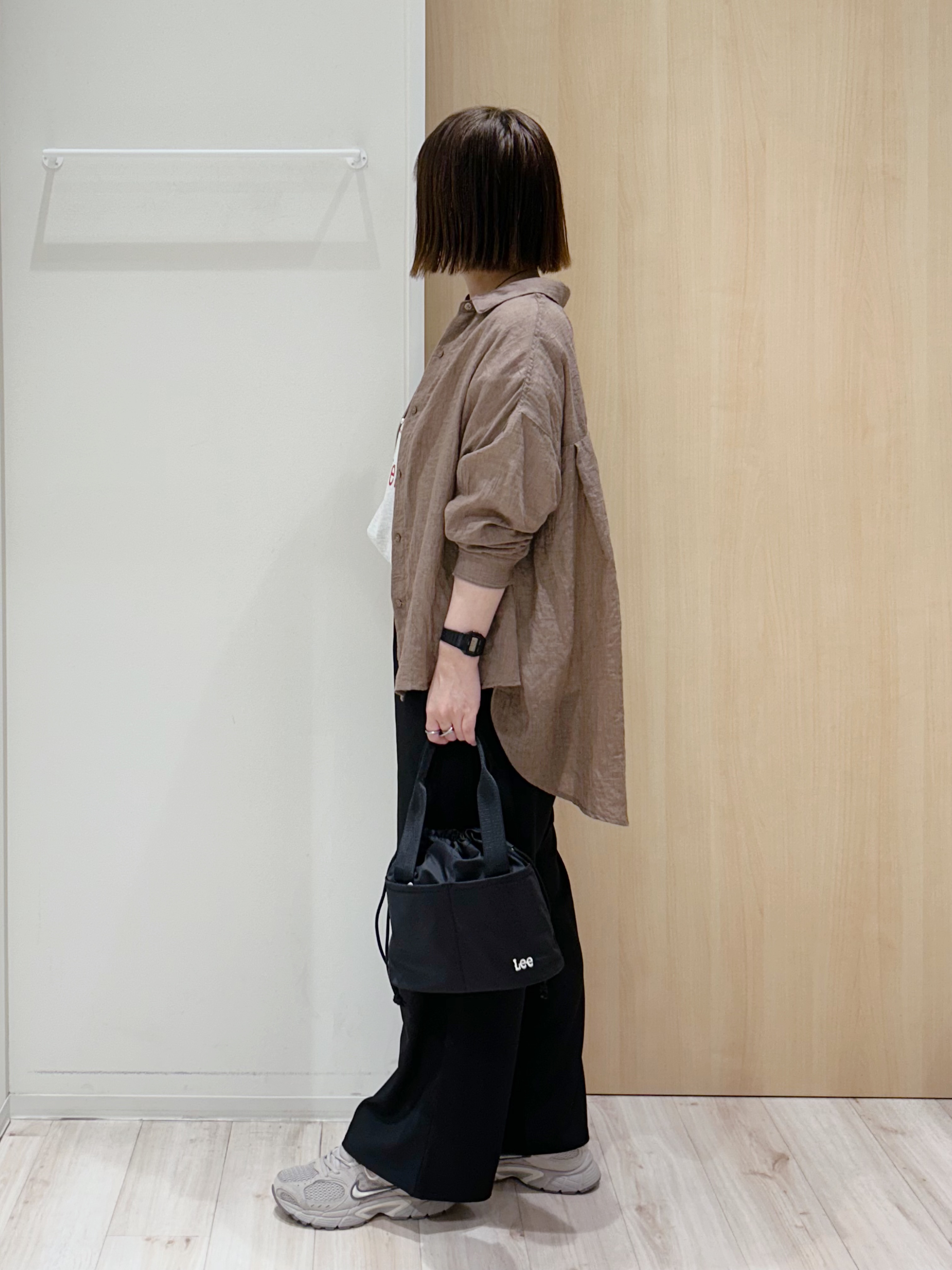 maaaさんの「SHOO･LA･RUE｜【体型カバー】ふんわり質感 やわらかこなれシアーシャツ」を使ったコーディネート