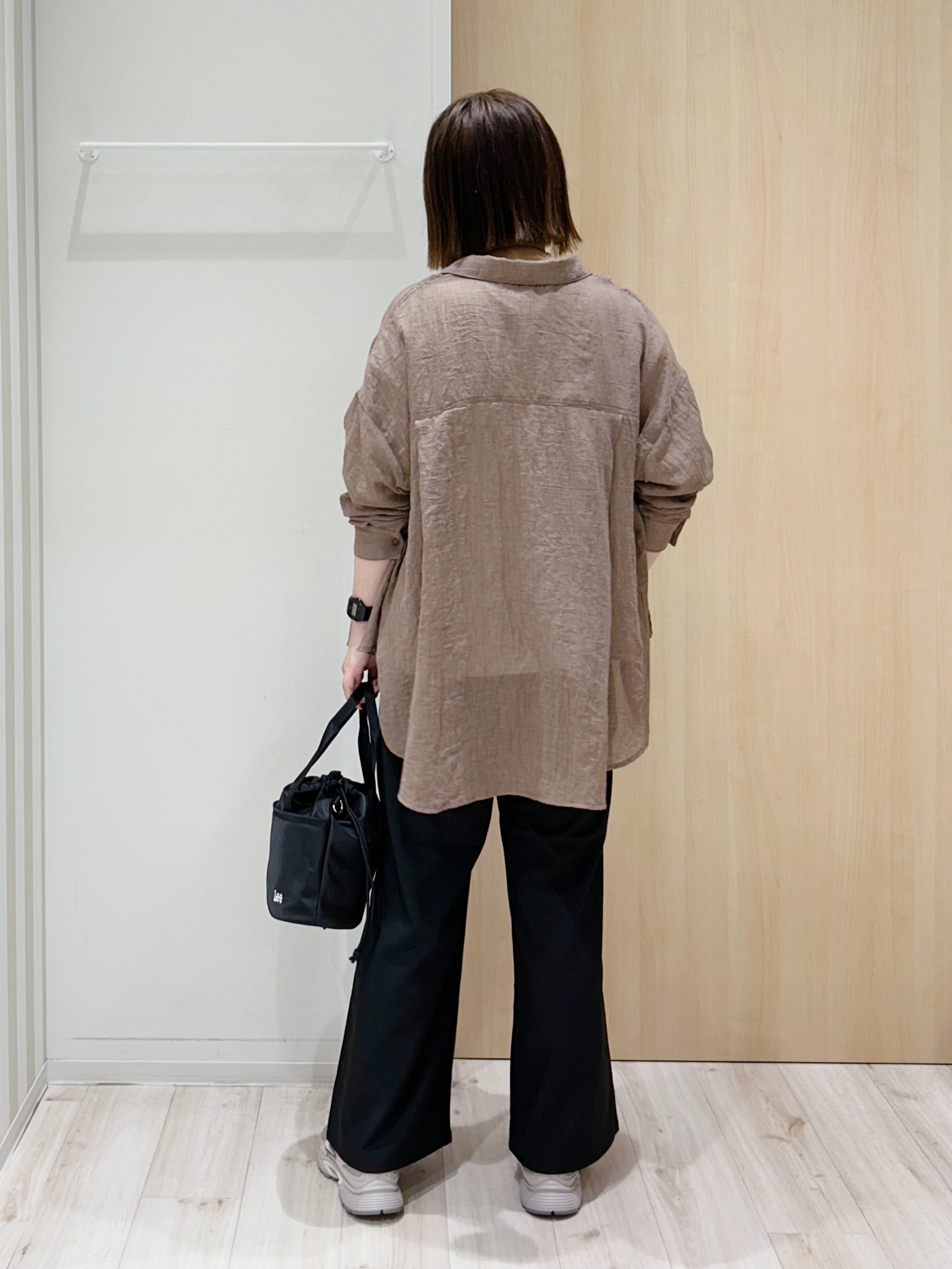 maaaさんの「SHOO･LA･RUE｜【体型カバー】ふんわり質感 やわらかこなれシアーシャツ」を使ったコーディネート