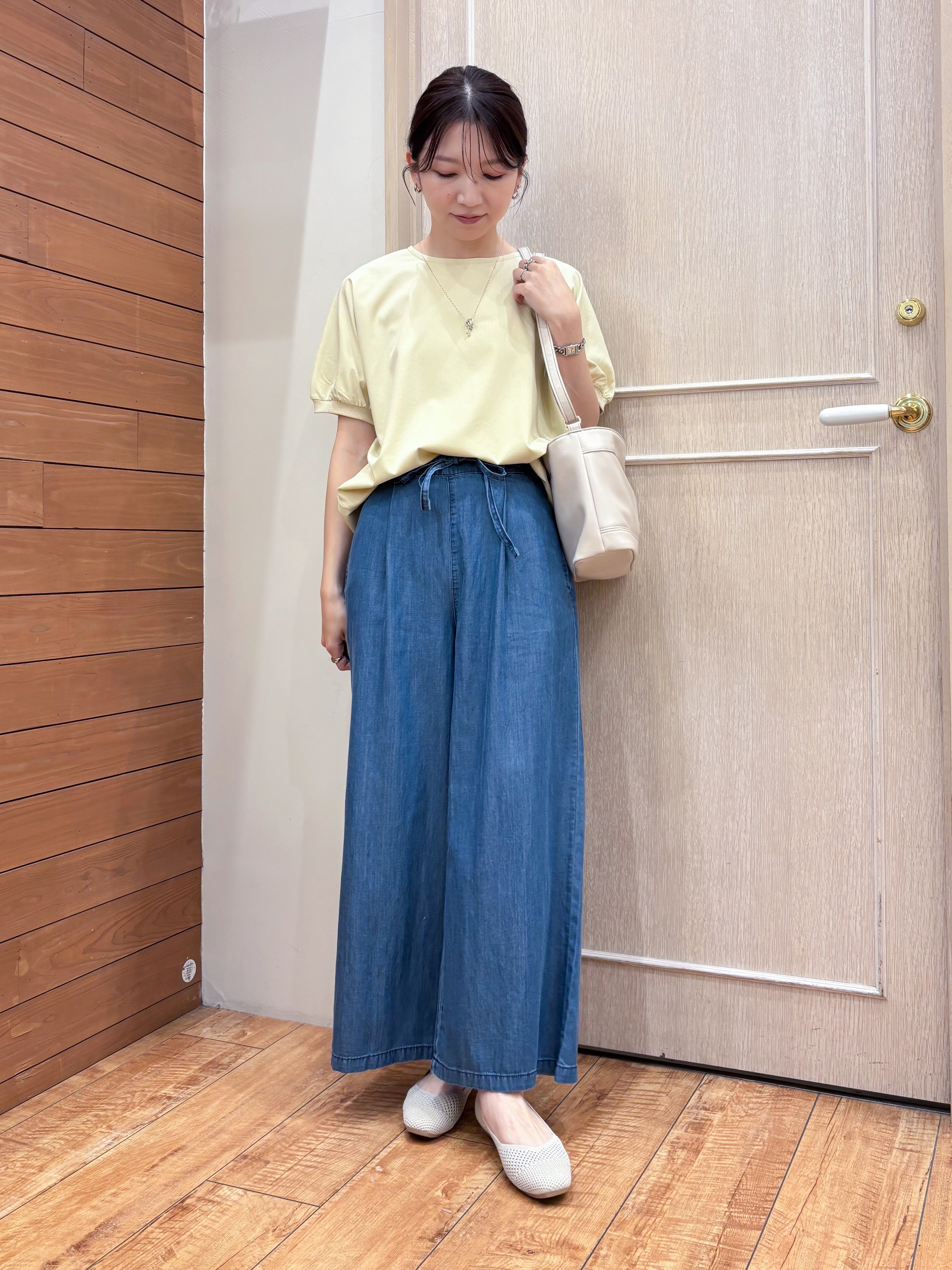 なみさんの「SHOO･LA･RUE｜【ひんやり/洗濯後しわになりにくい】インせず着られる さらっとタッチのドルマンブラウス」を使ったコーディネート