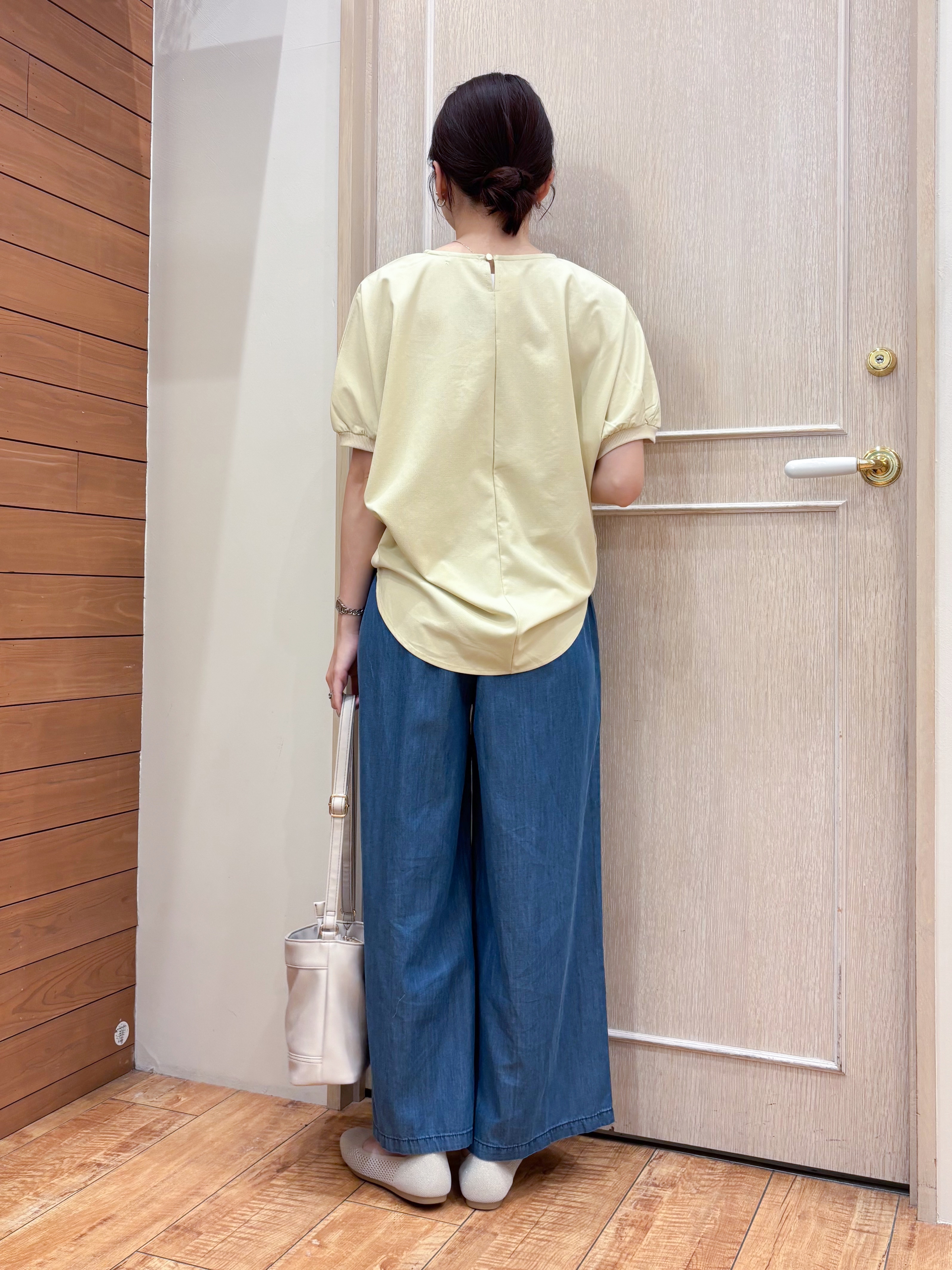 なみさんの「SHOO･LA･RUE｜【ひんやり/洗濯後しわになりにくい】インせず着られる さらっとタッチのドルマンブラウス」を使ったコーディネート