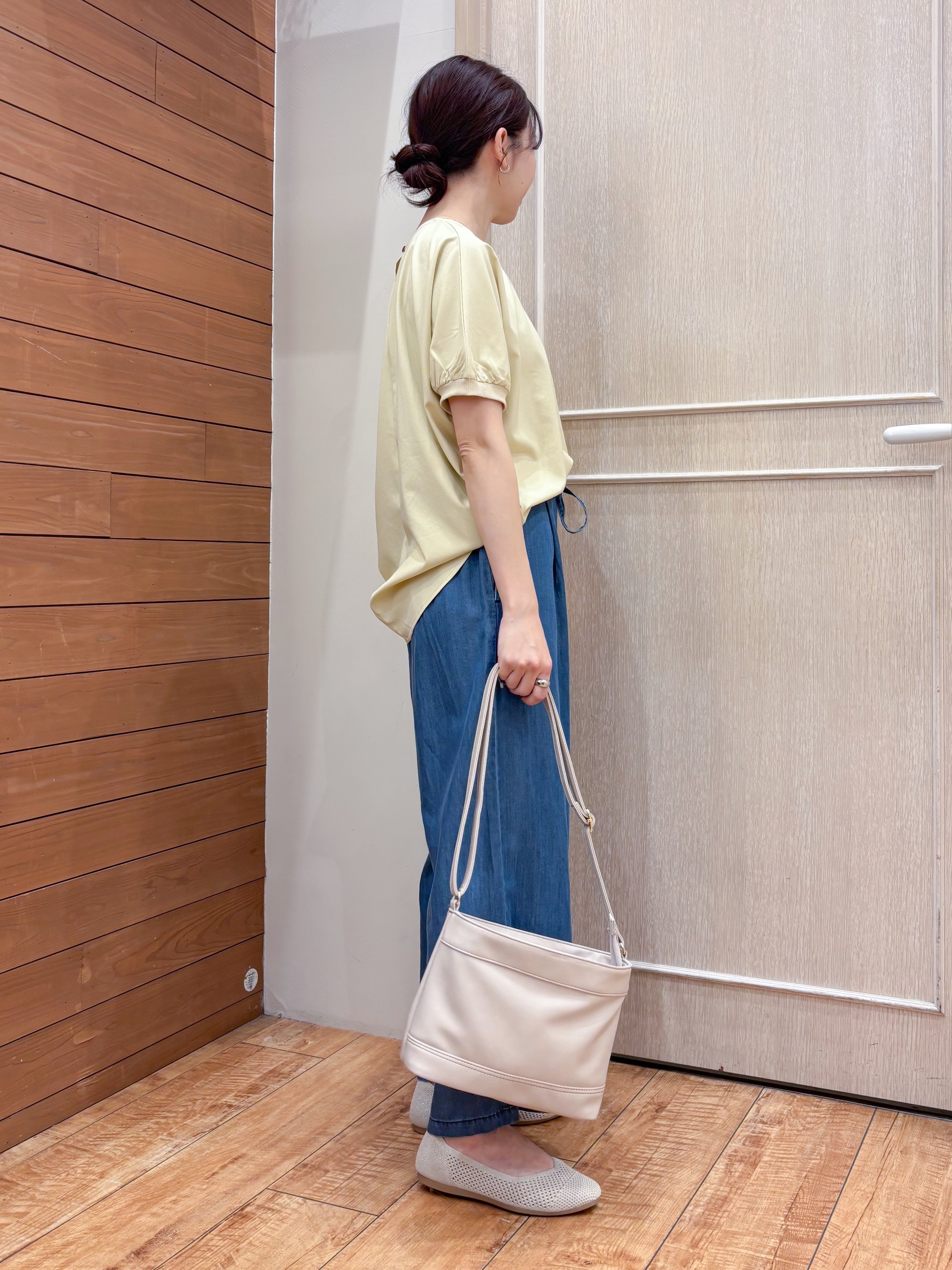 なみさんの「SHOO･LA･RUE｜【ひんやり/洗濯後しわになりにくい】インせず着られる さらっとタッチのドルマンブラウス」を使ったコーディネート