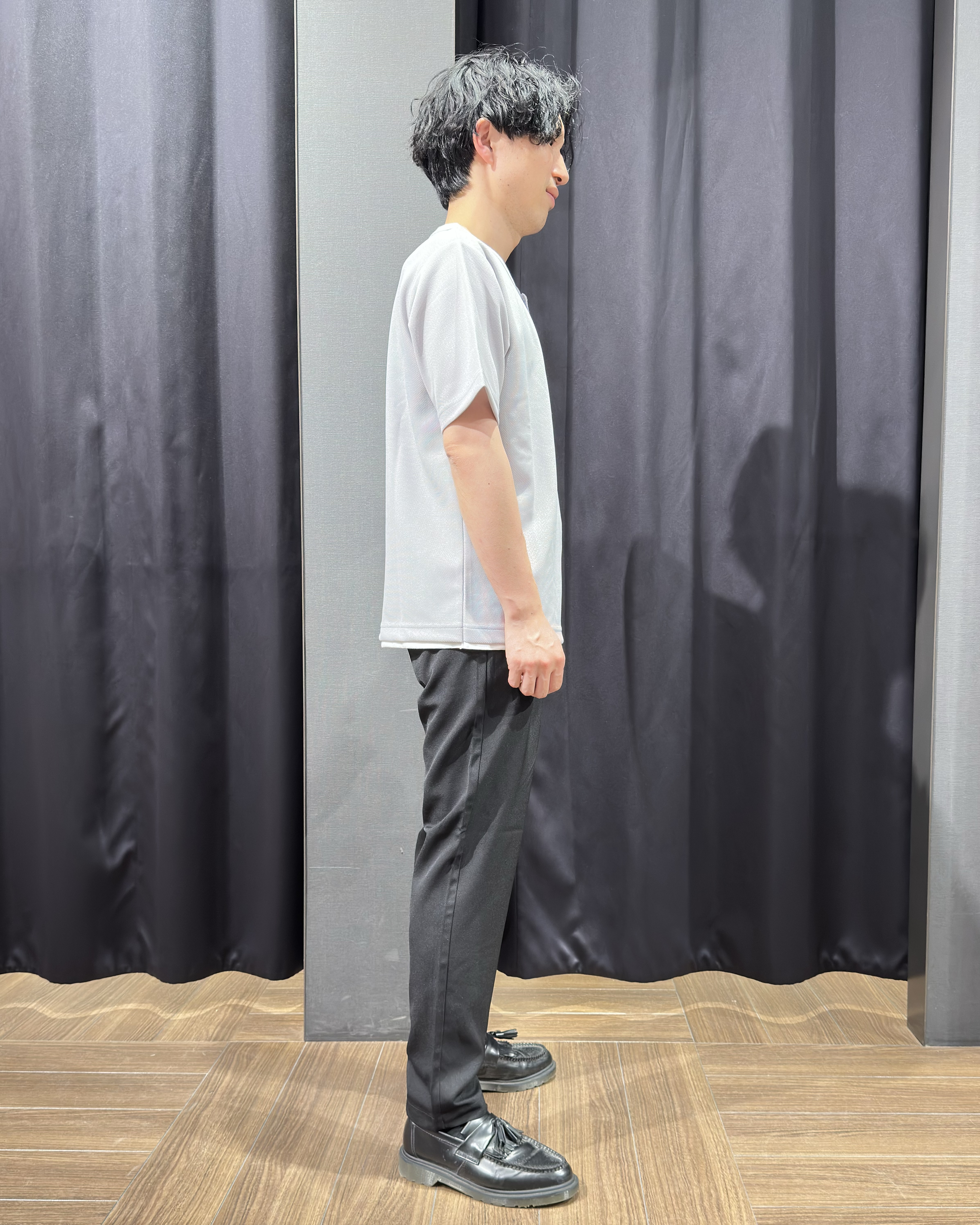 tomoyaさんの「THE SHOP TK｜【1枚でちゃんとして見える】ヘンリーネック レイヤード風 半袖Tシャツ 洗濯機OK」を使ったコーディネート