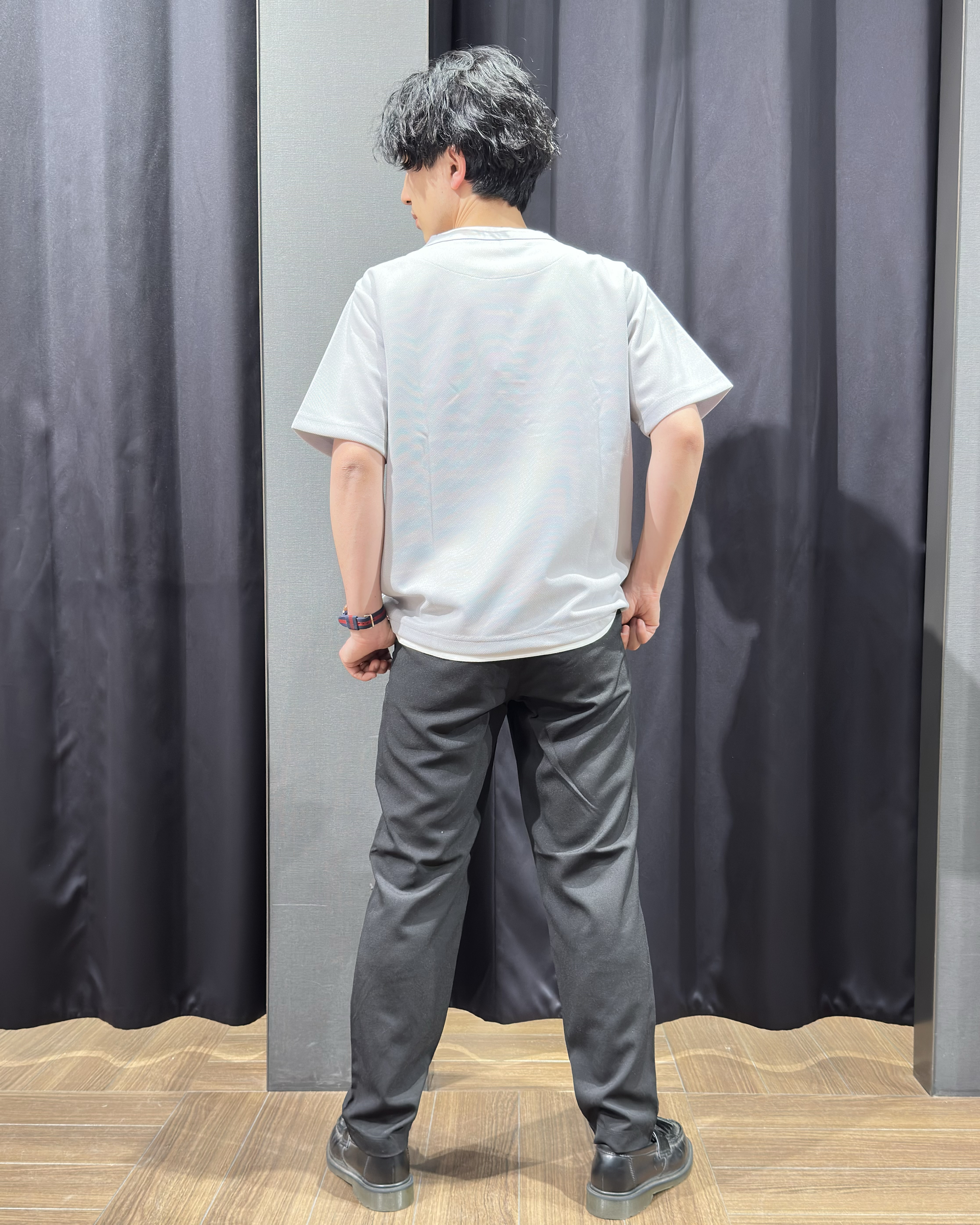 tomoyaさんの「THE SHOP TK｜【1枚でちゃんとして見える】ヘンリーネック レイヤード風 半袖Tシャツ 洗濯機OK」を使ったコーディネート