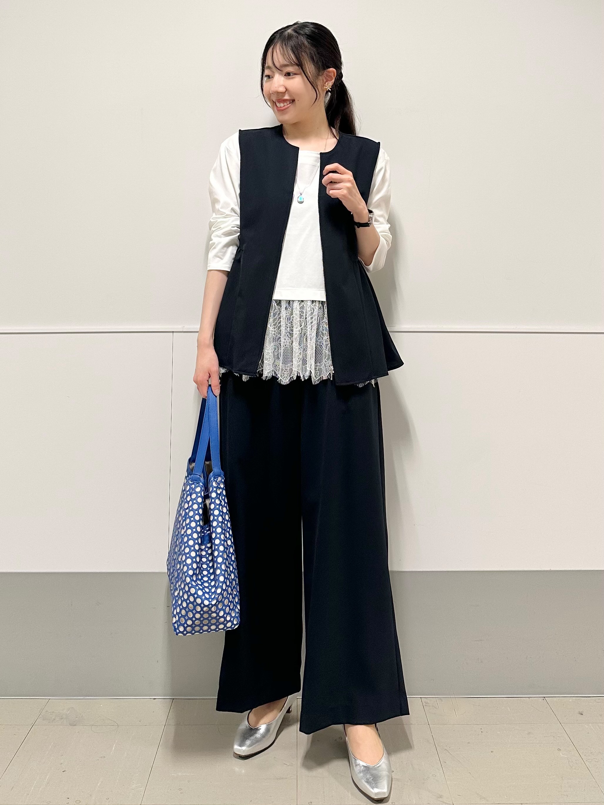 Momoさんの「Reflect｜【単品使い◎】ペプラムベスト＋リラクシーパンツセット」を使ったコーディネート