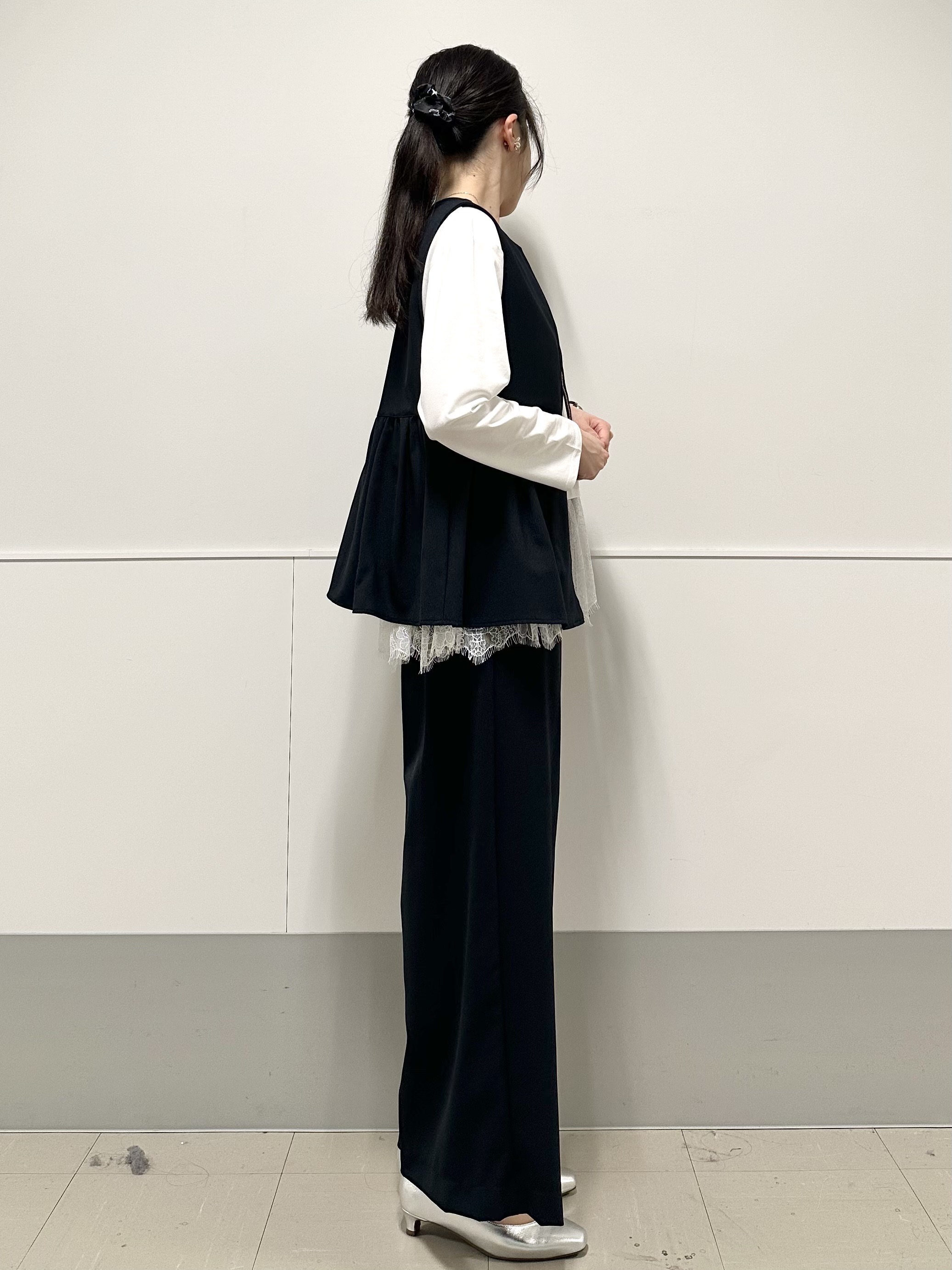 Momoさんの「Reflect｜【単品使い◎】ペプラムベスト＋リラクシーパンツセット」を使ったコーディネート