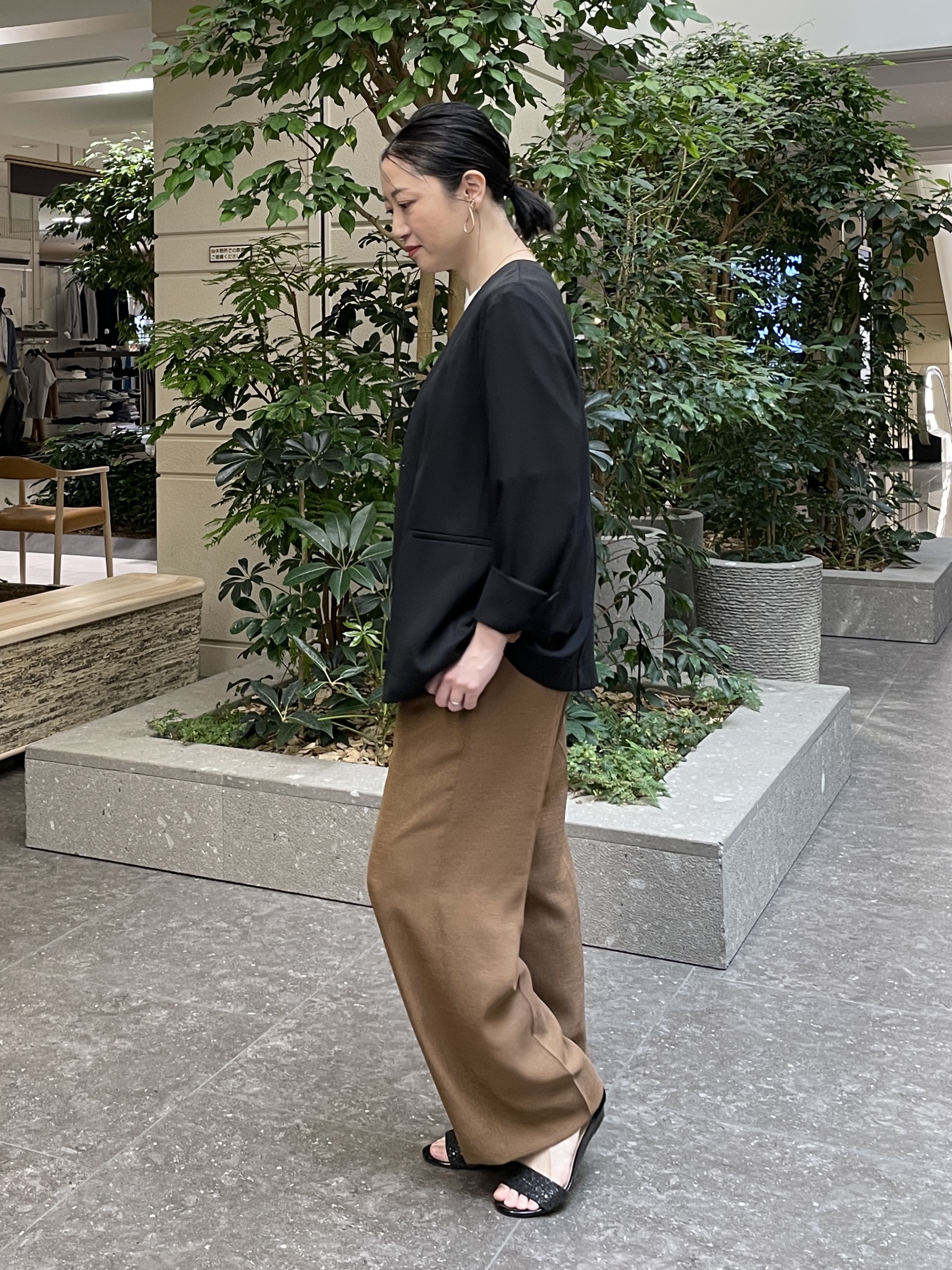 shihoさんの「INDIVI｜【さらに軽く軽快！／着る日傘】ノーカラージャケット」を使ったコーディネート