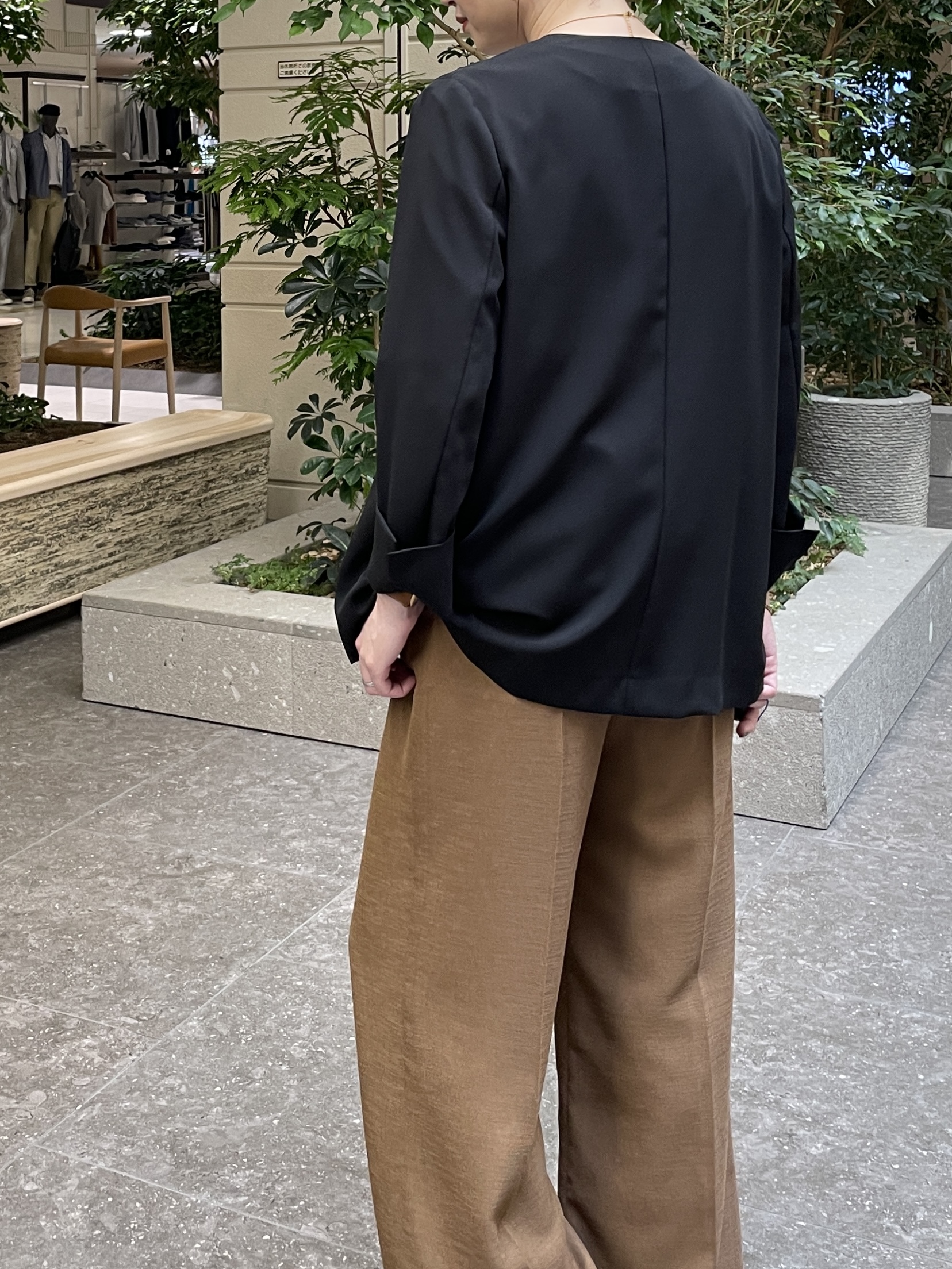 shihoさんの「INDIVI｜【さらに軽く軽快！／着る日傘】ノーカラージャケット」を使ったコーディネート