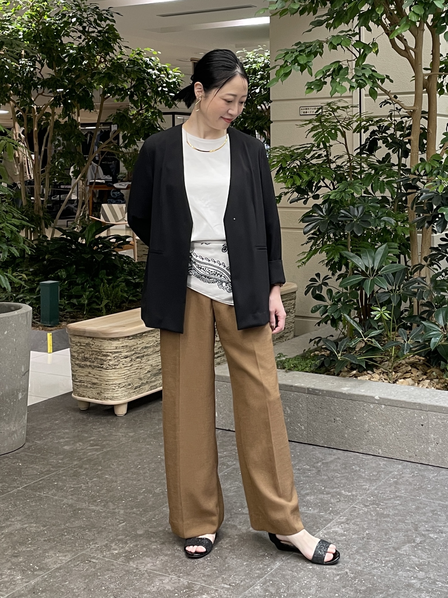 shihoさんの「INDIVI｜【さらに軽く軽快！／着る日傘】ノーカラージャケット」を使ったコーディネート