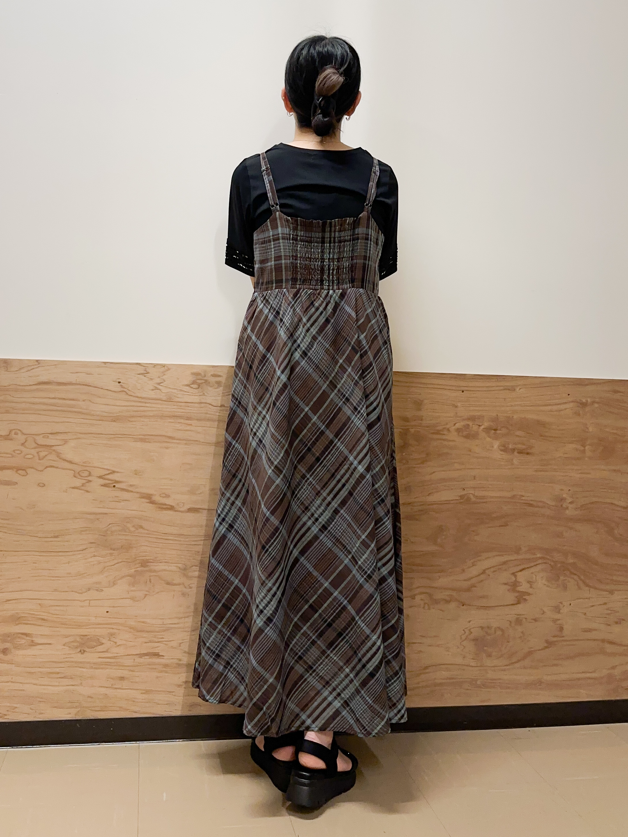 すーさんの「grove｜【二の腕カバー/UV・ひんやり】袖口透かし刺繍Tシャツ」を使ったコーディネート