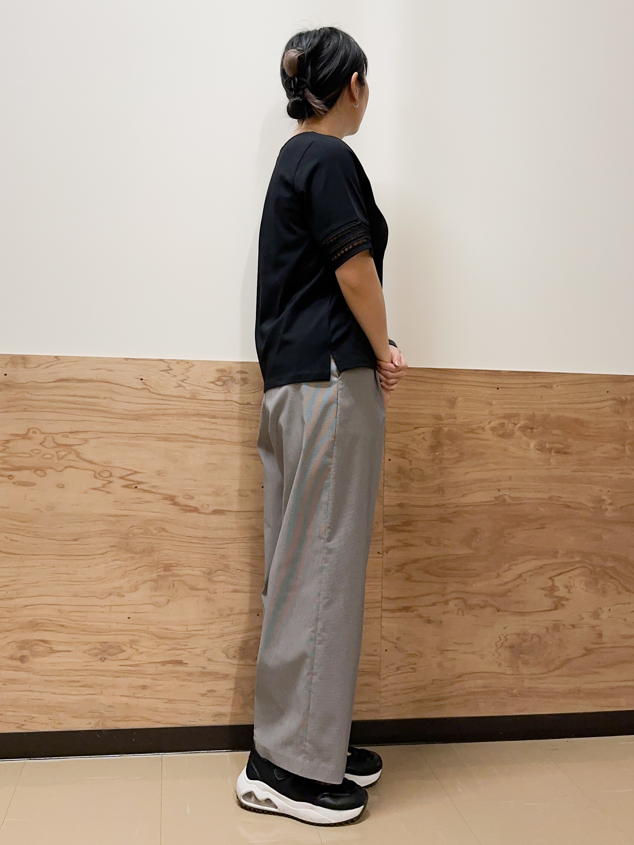 すーさんの「grove｜【二の腕カバー/UV・ひんやり】袖口透かし刺繍Tシャツ」を使ったコーディネート