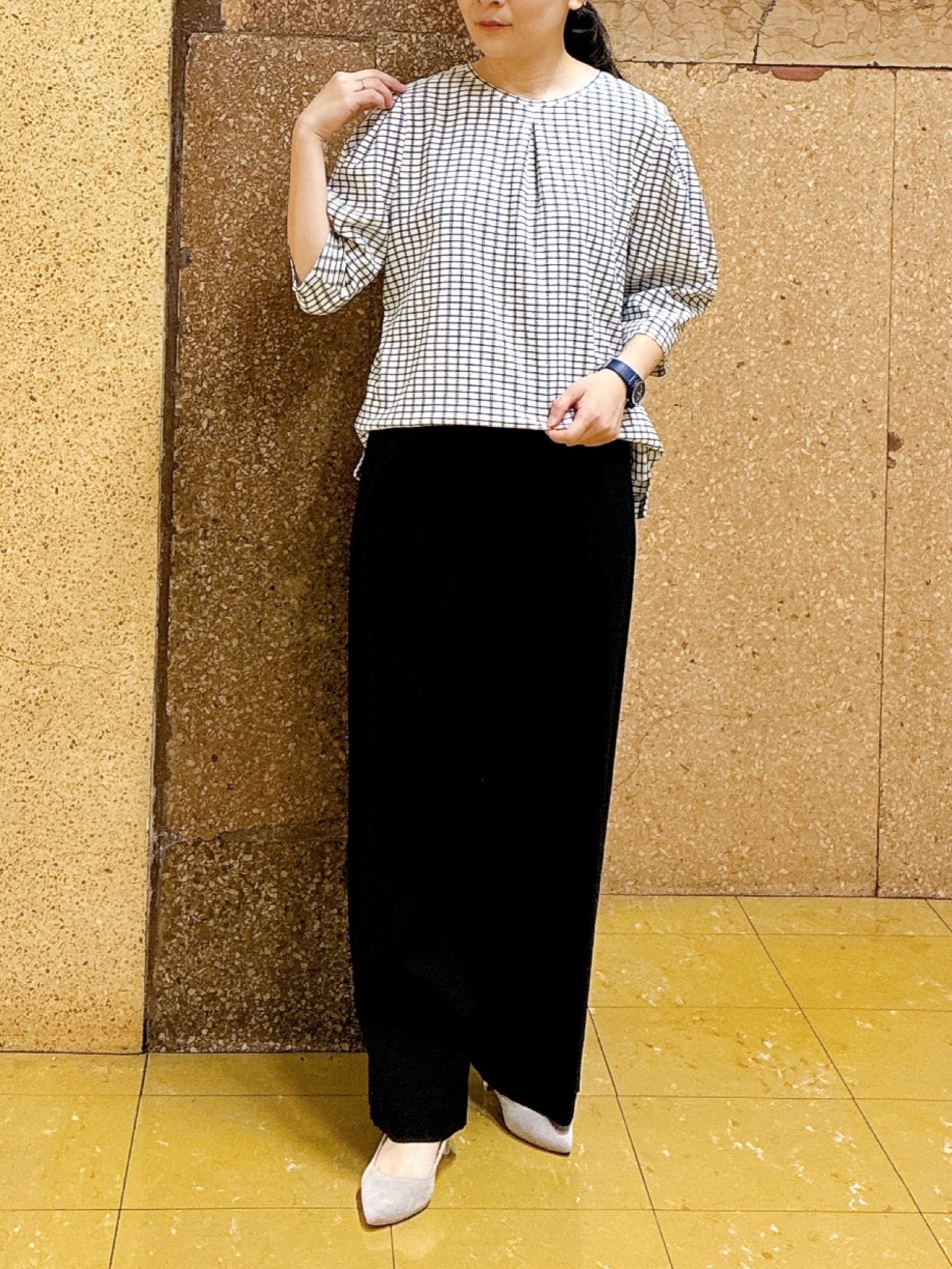 hattoriさんの「INDIVI｜【UVケア／吸汗速乾】チェック柄タックボリュームスリーブトップス」を使ったコーディネート