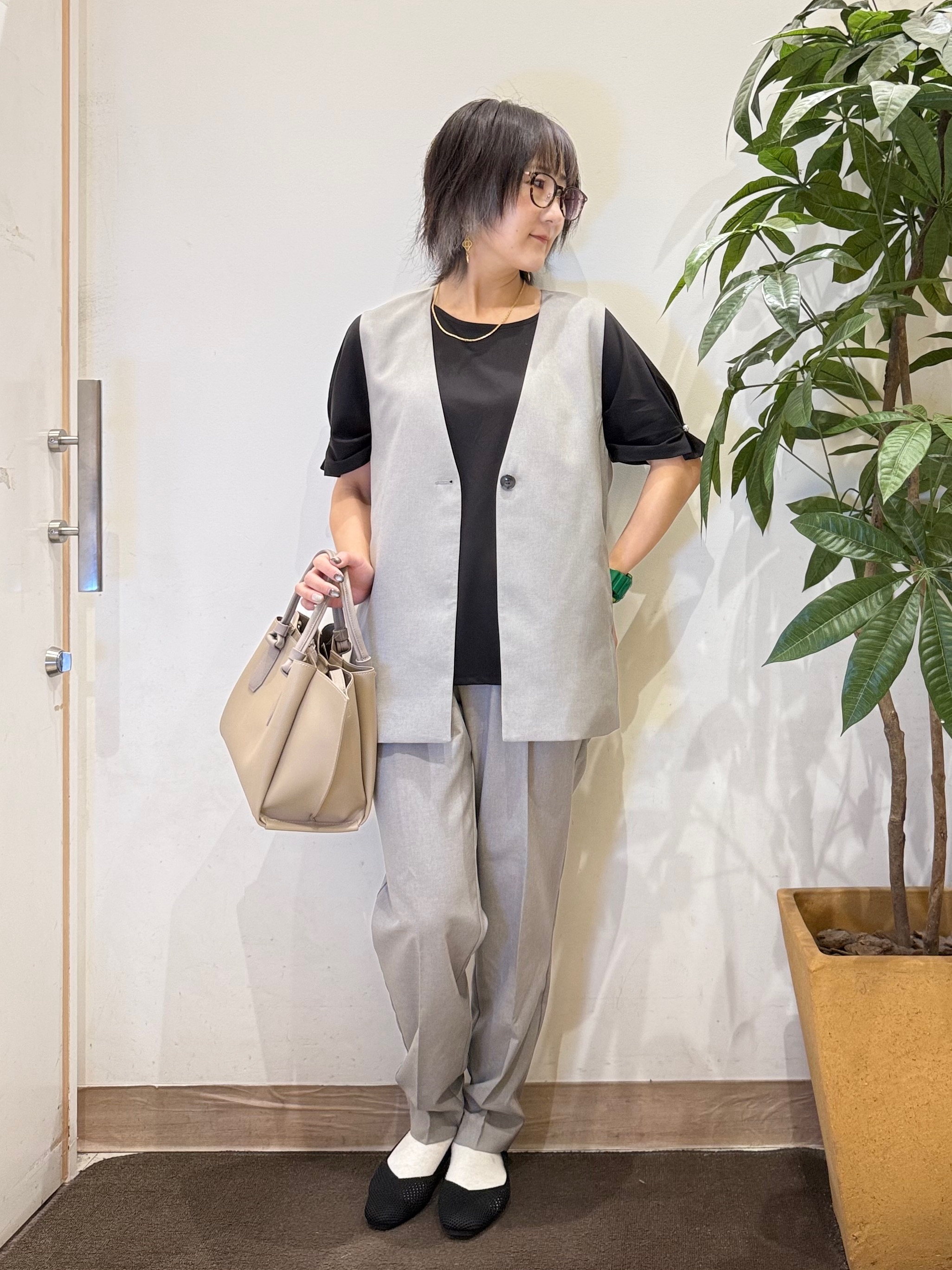 misakiさんの「SHOO･LA･RUE｜【セットアップ可/洗濯後しわになりにくい/S-LL】シンプルで合わせやすい ノーカラージレ」を使ったコーディネート