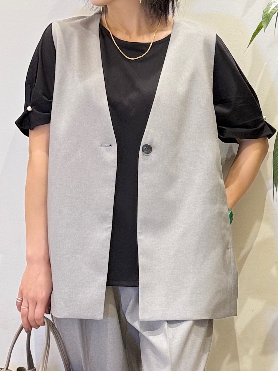 misakiさんの「SHOO･LA･RUE｜【セットアップ可/洗濯後しわになりにくい/S-LL】シンプルで合わせやすい ノーカラージレ」を使ったコーディネート