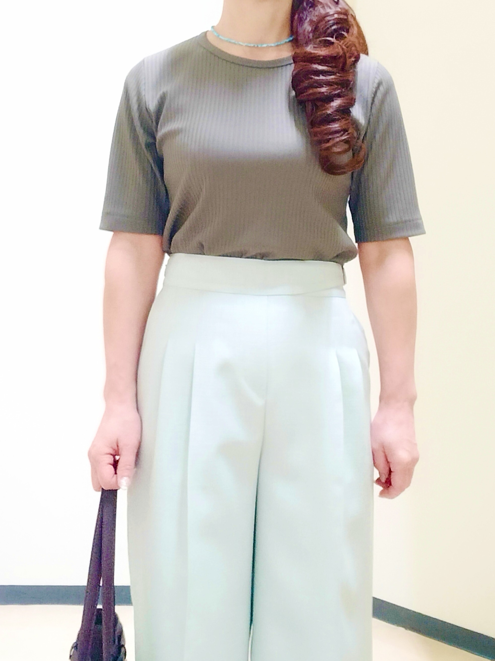 花さんの「Reflect｜【インナーにおすすめ◎】クルーネックストレッチリブトップス」を使ったコーディネート