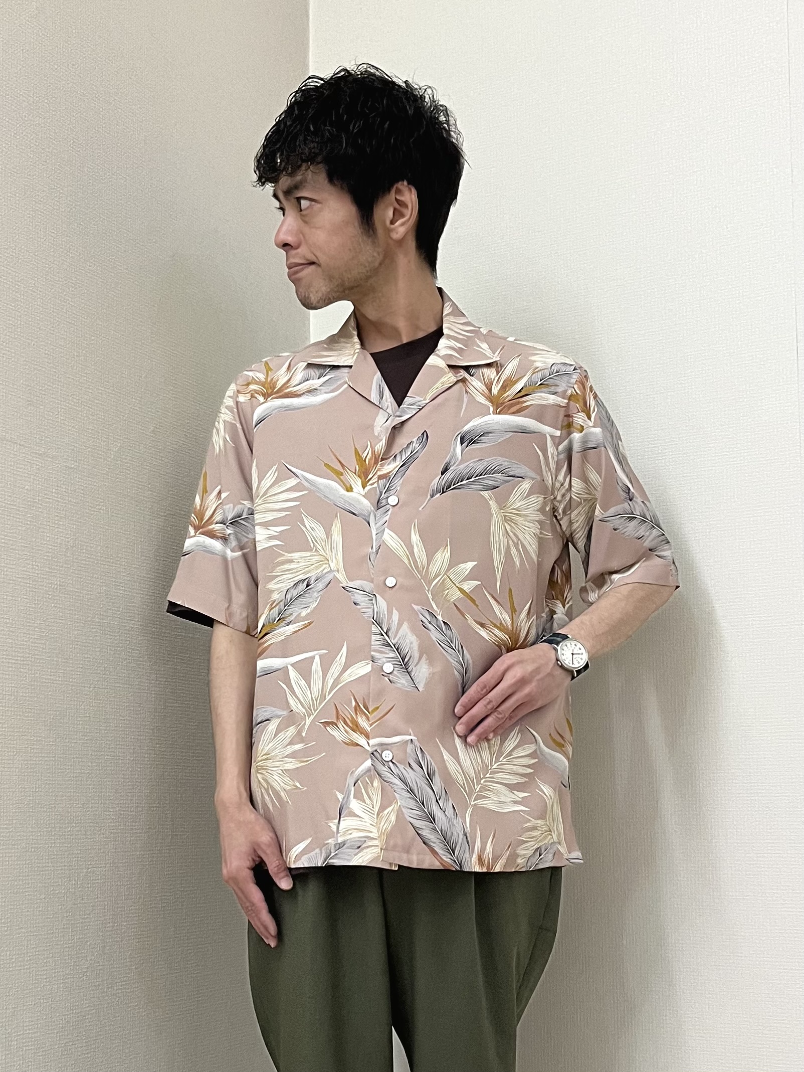 URAさんの「TAKEO KIKUCHI｜【BOWLER HAT LABEL】トロピカルフローラル レーヨンシャツ」を使ったコーディネート
