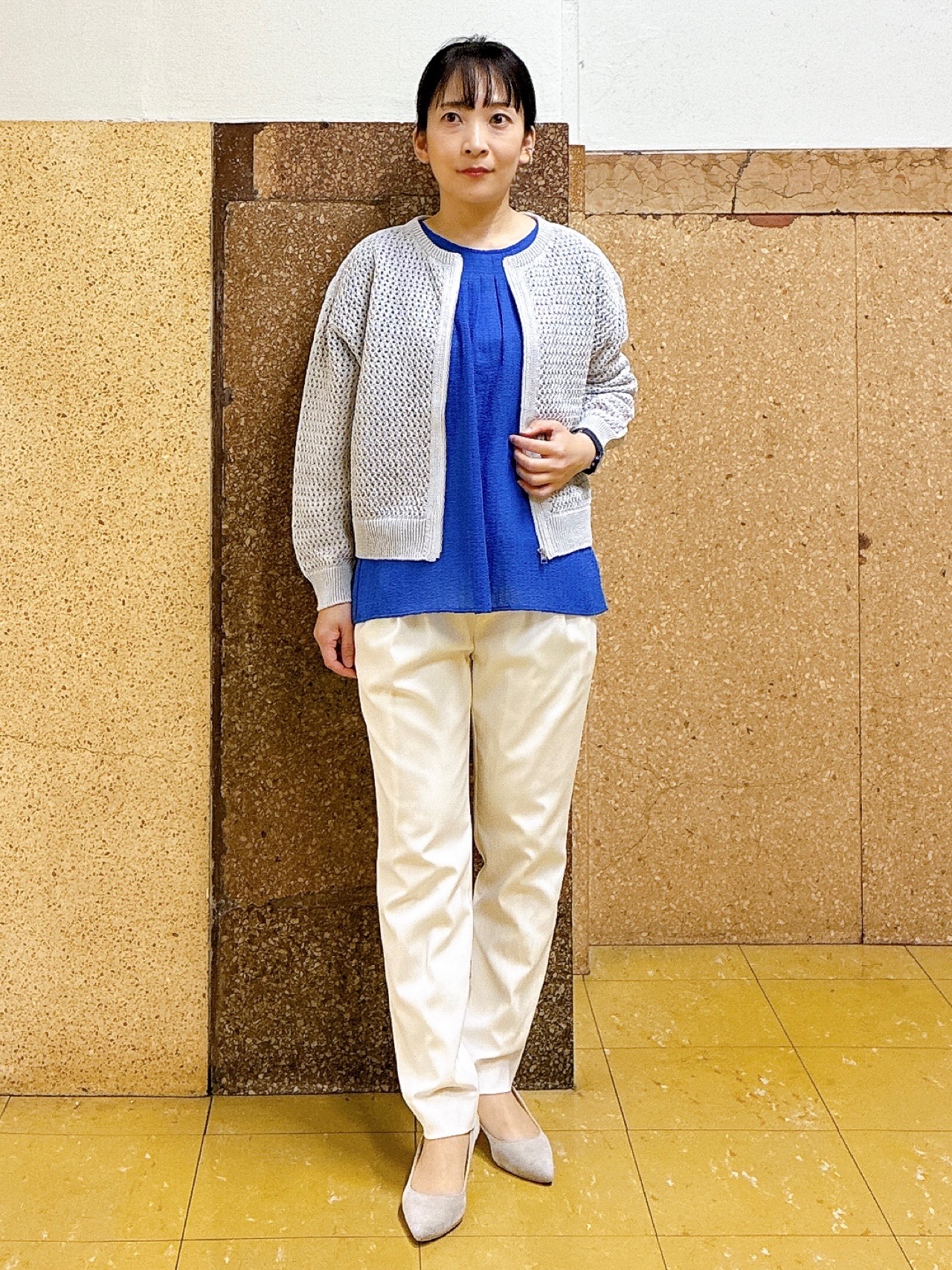 hattoriさんの「INDIVI｜【洗える】無地＆チェーン柄 ギャザートップス」を使ったコーディネート