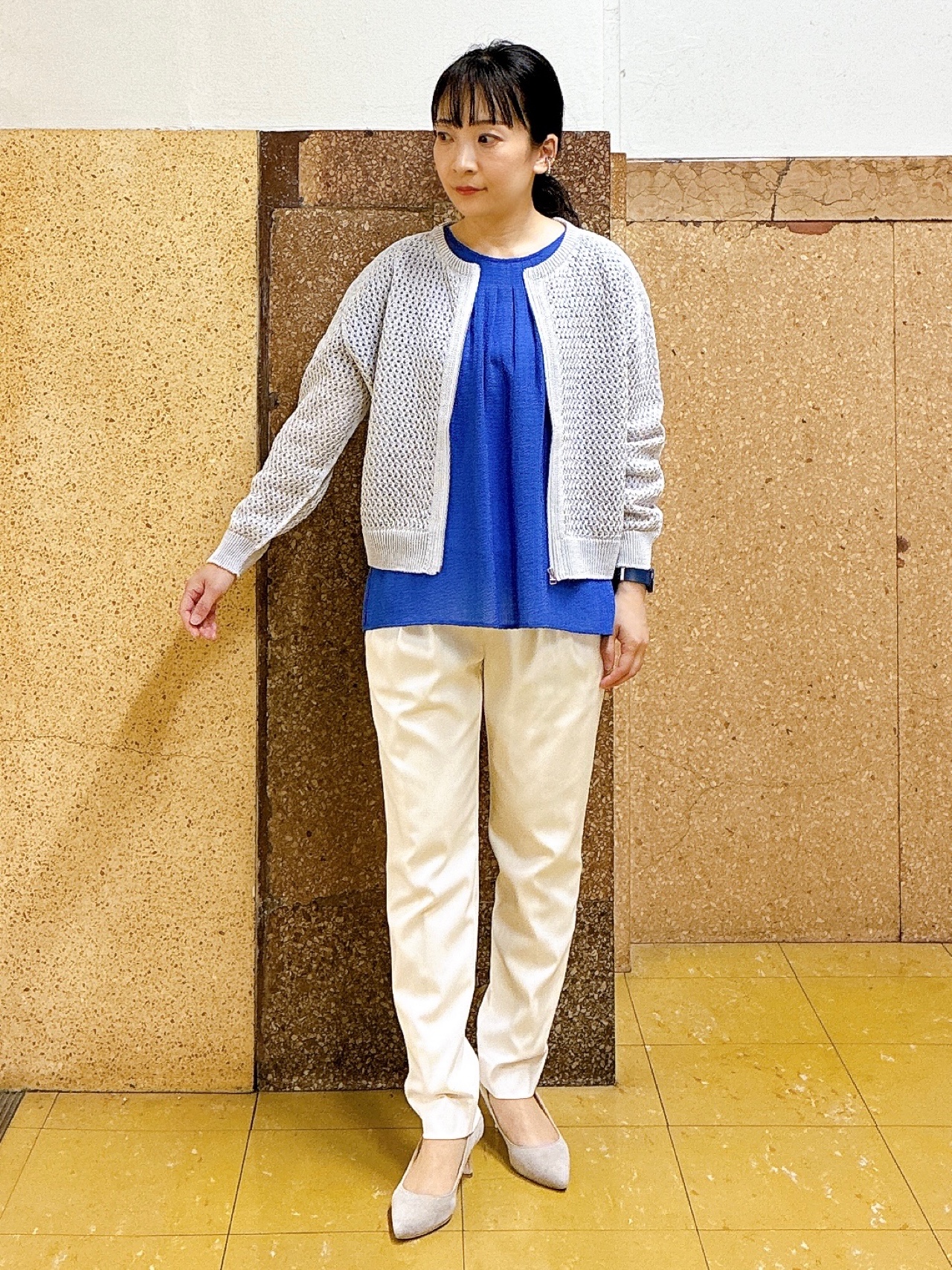 hattoriさんの「INDIVI｜【洗える】無地＆チェーン柄 ギャザートップス」を使ったコーディネート