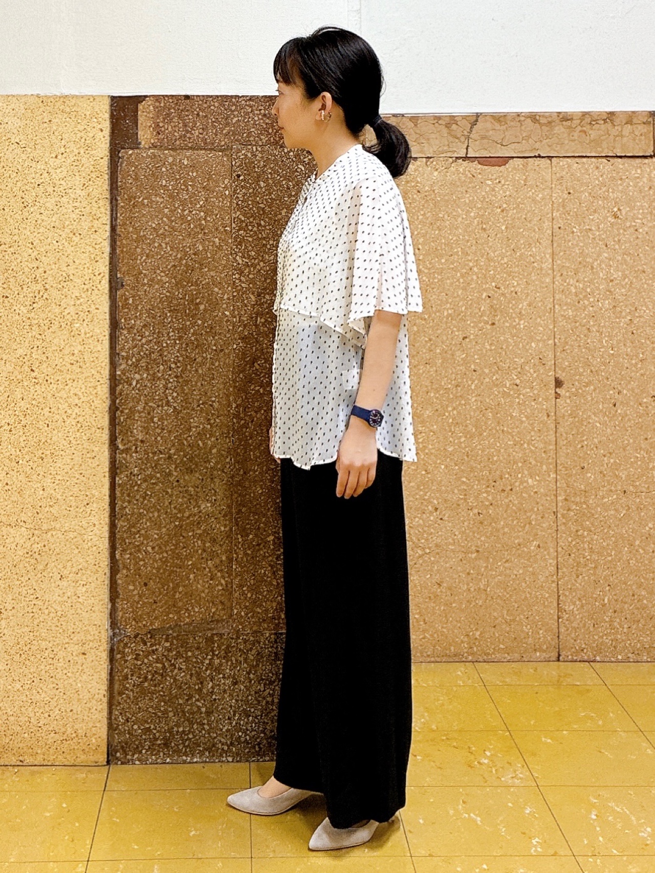 hattoriさんの「INDIVI｜【洗える／ドットモチーフ】ケープスリーブブラウス」を使ったコーディネート