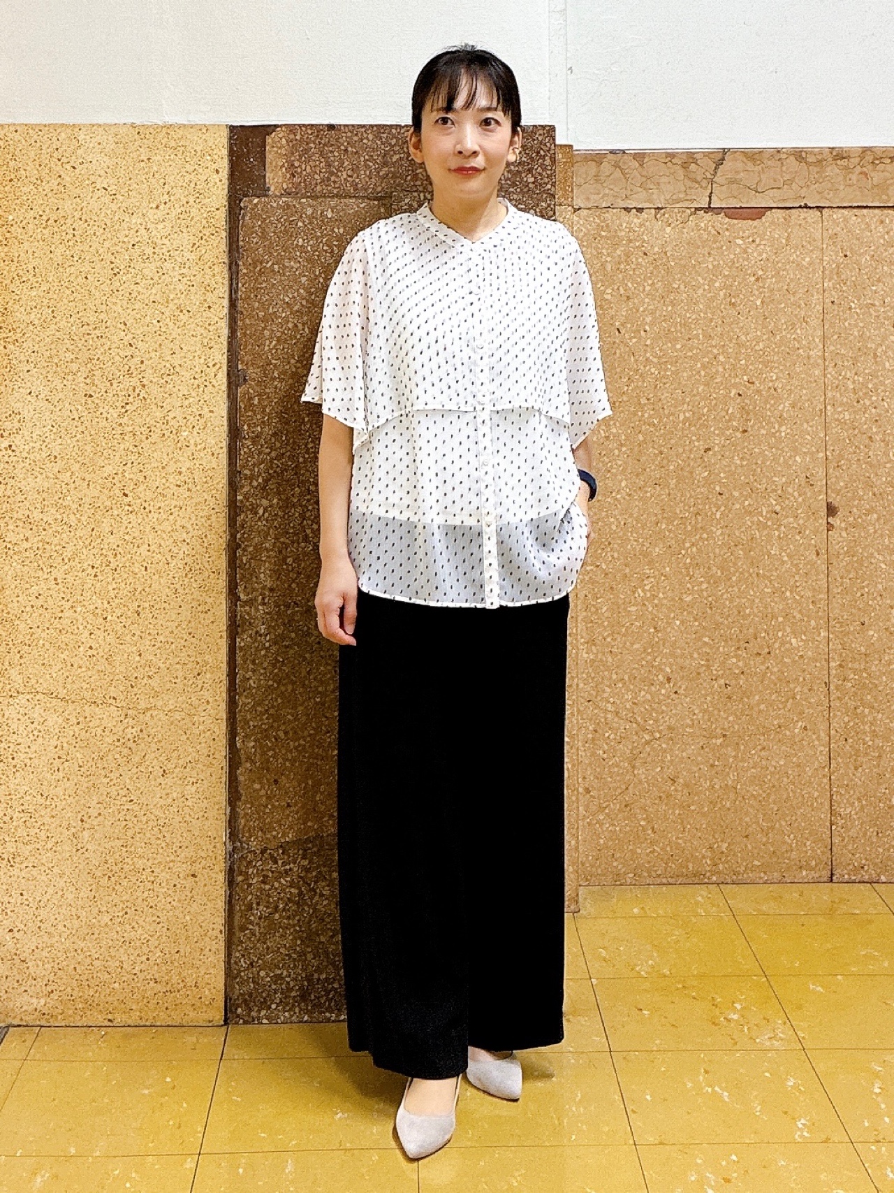 hattoriさんの「INDIVI｜【洗える／ドットモチーフ】ケープスリーブブラウス」を使ったコーディネート