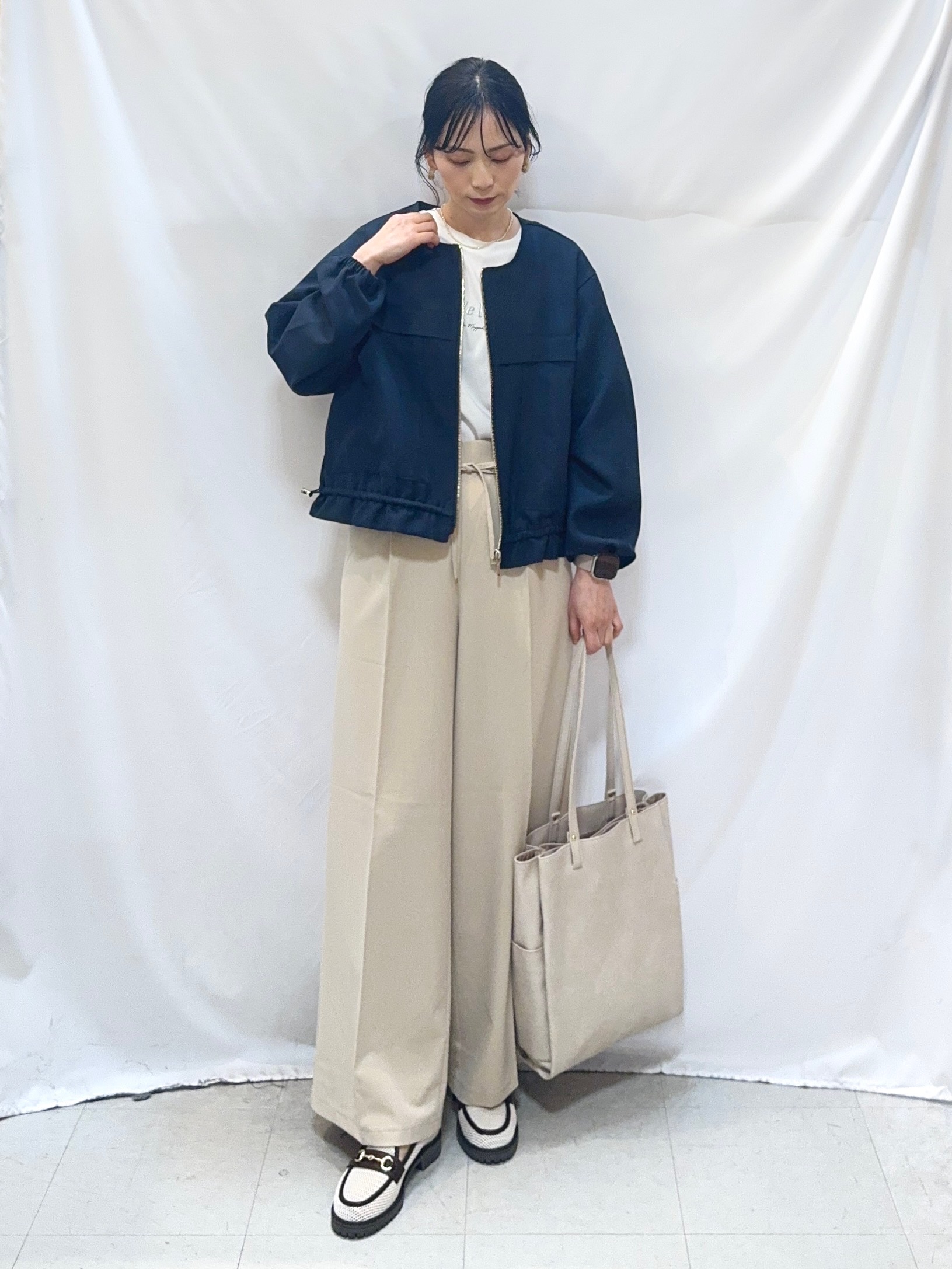 𝐇𝐢𝐫𝐨𝐦𝐢さんの「SHOO･LA･RUE｜【S-LL】スタイルアップを叶える　大人のドロストブルゾン」を使ったコーディネート
