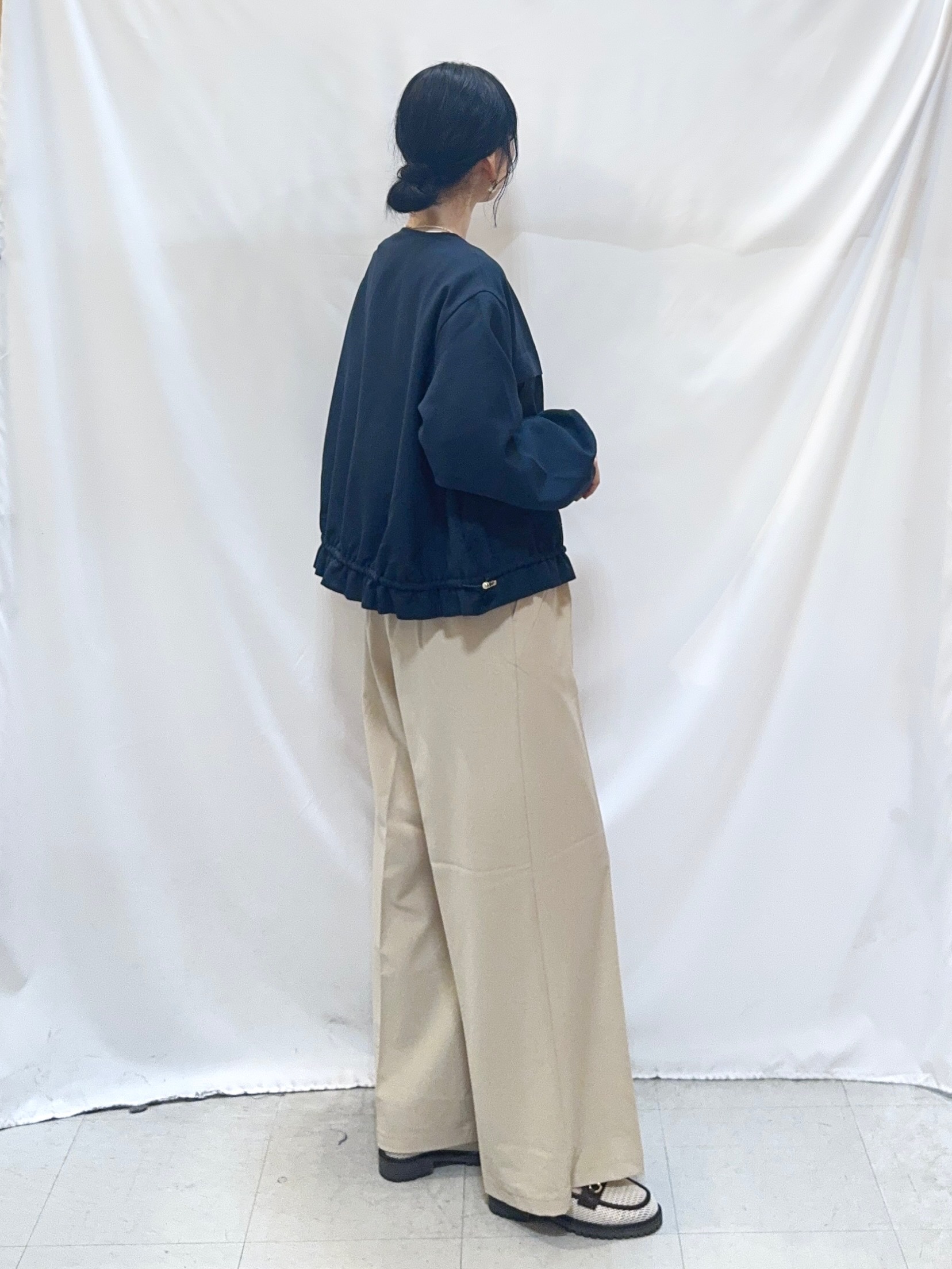 𝐇𝐢𝐫𝐨𝐦𝐢さんの「SHOO･LA･RUE｜【S-LL】スタイルアップを叶える　大人のドロストブルゾン」を使ったコーディネート