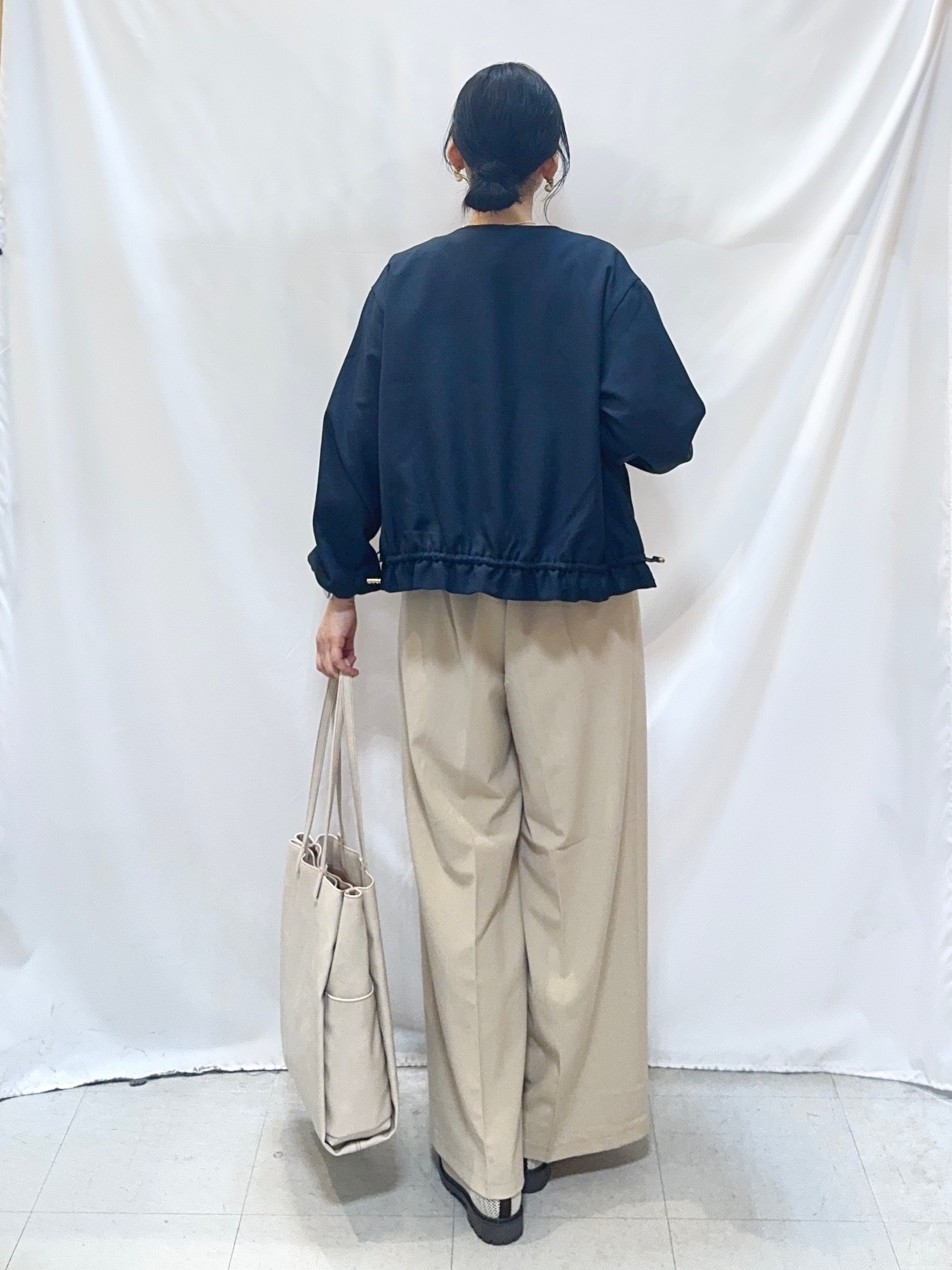 𝐇𝐢𝐫𝐨𝐦𝐢さんの「SHOO･LA･RUE｜【S-LL】スタイルアップを叶える　大人のドロストブルゾン」を使ったコーディネート