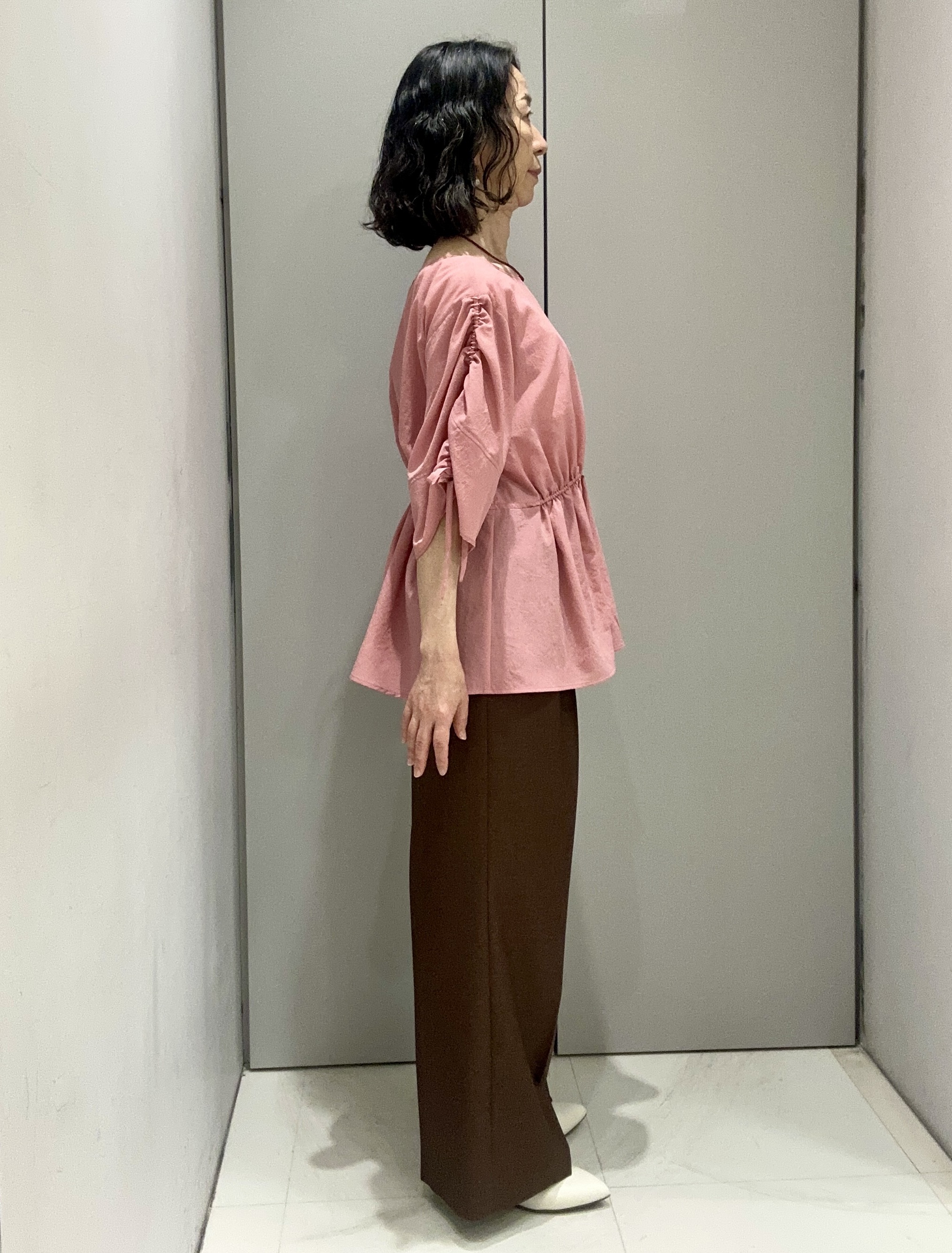 Kouさんの「Reflect｜【通気性あり／涼しい／マシンウォッシャブル】ウエストギャザーブラウス」を使ったコーディネート