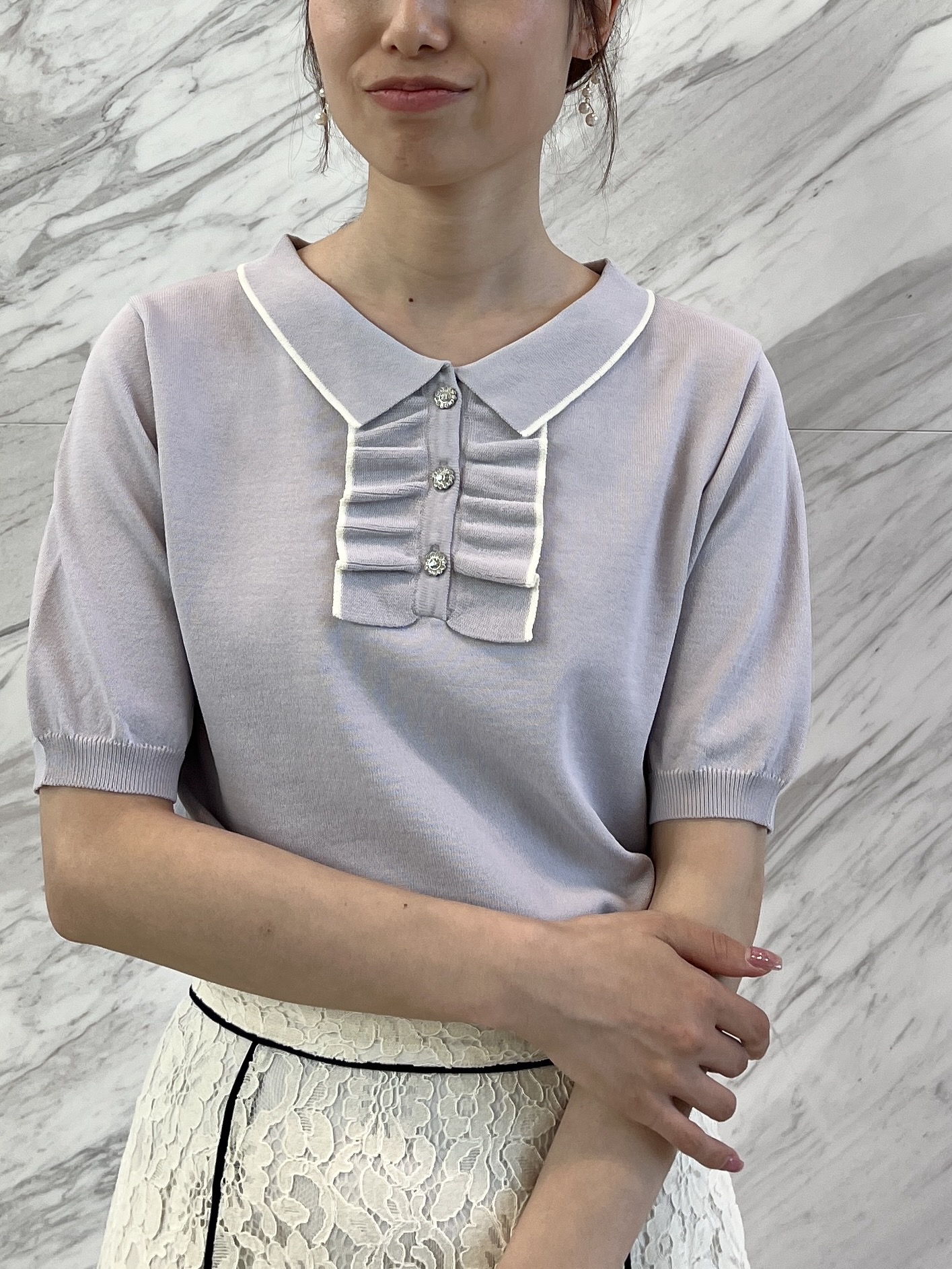はばさんの「Couture brooch｜【洗える】フリル ポロ衿ニット」を使ったコーディネート