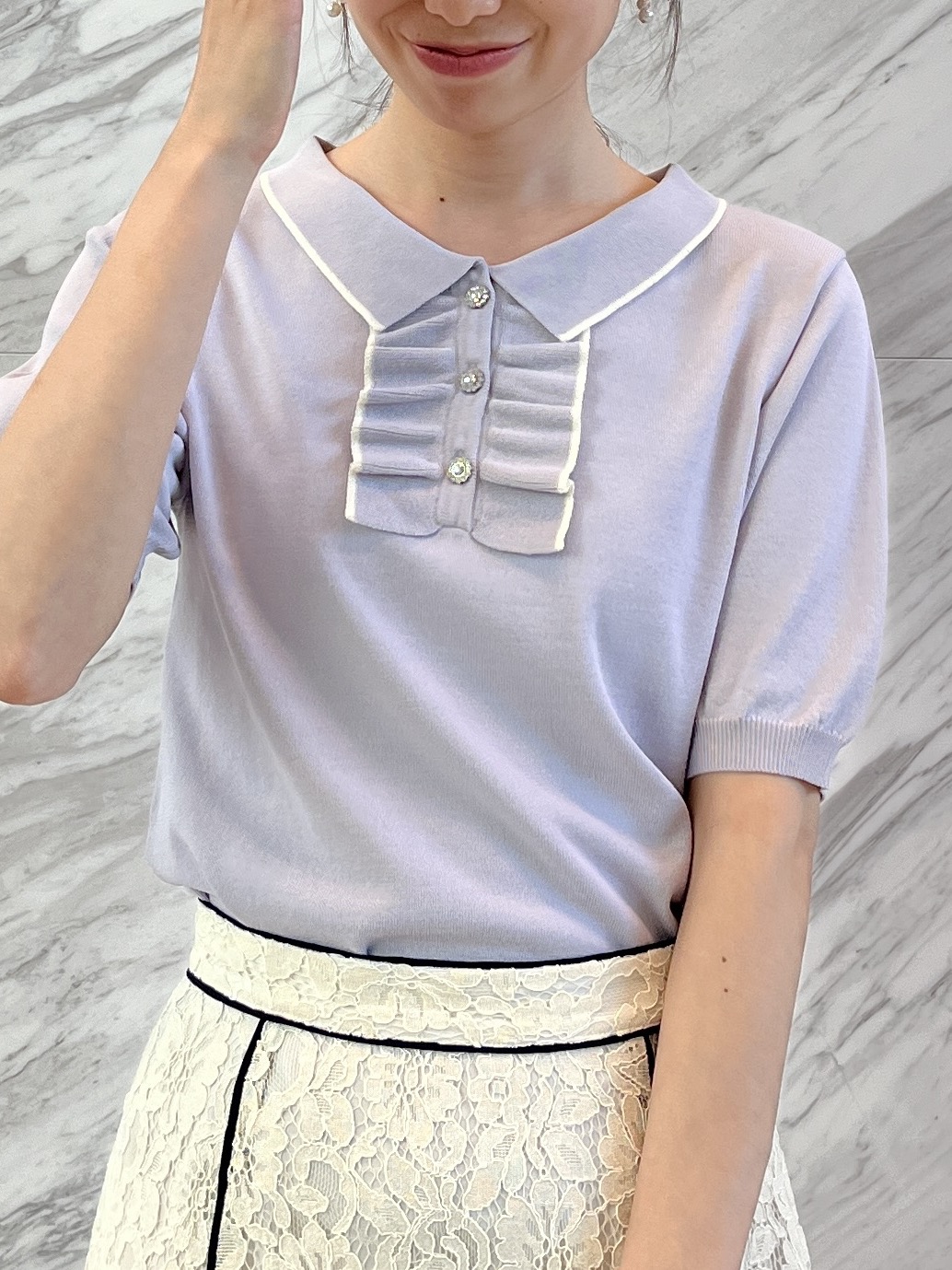 はばさんの「Couture brooch｜【洗える】フリル ポロ衿ニット」を使ったコーディネート