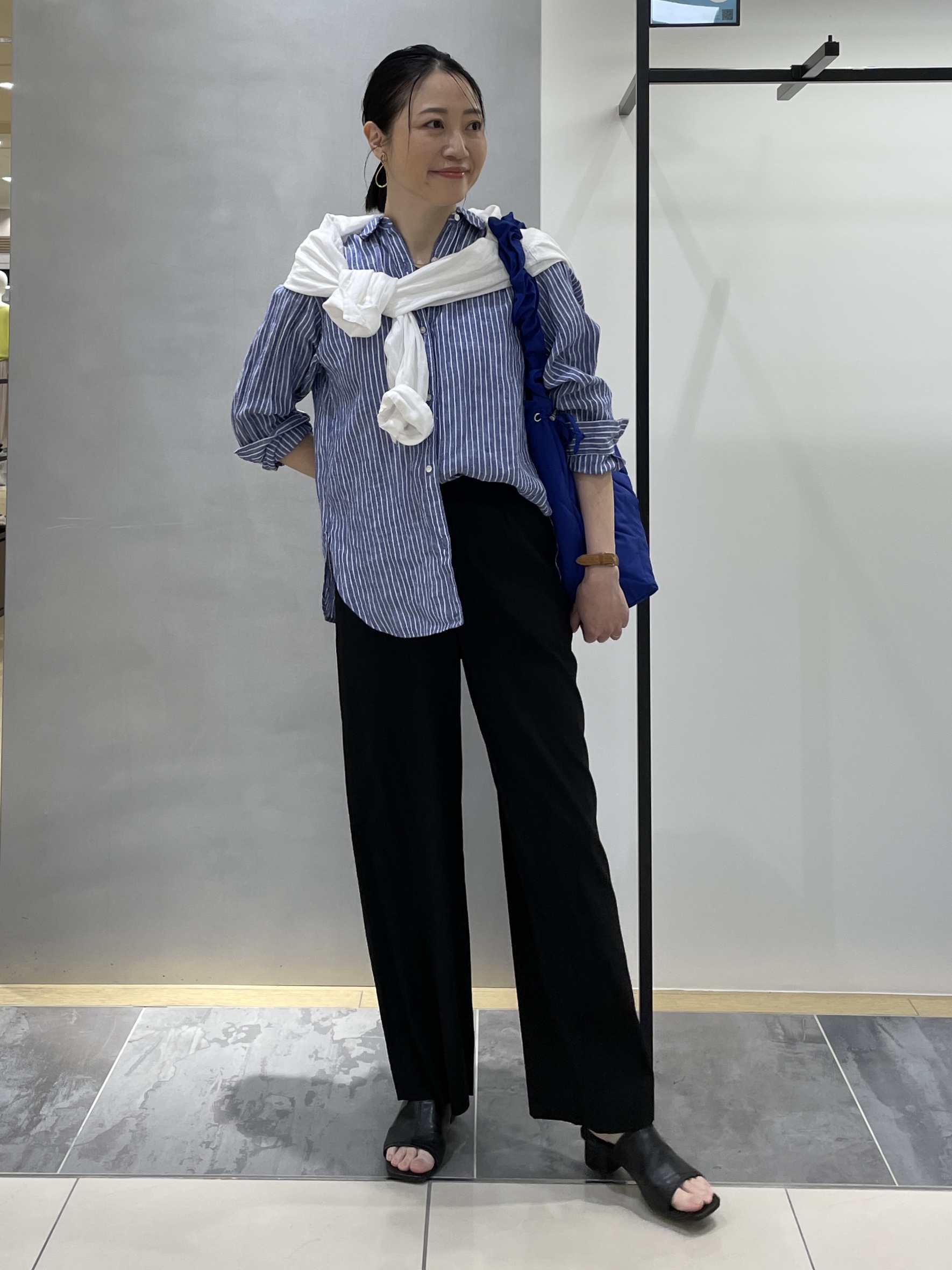 shihoさんの「INDIVI｜【接触冷感／2WAY】カシュクールリネンシャツ」を使ったコーディネート