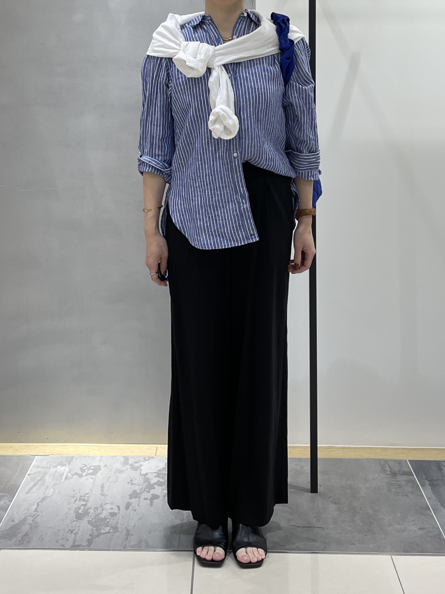 shihoさんの「INDIVI｜【接触冷感／2WAY】カシュクールリネンシャツ」を使ったコーディネート