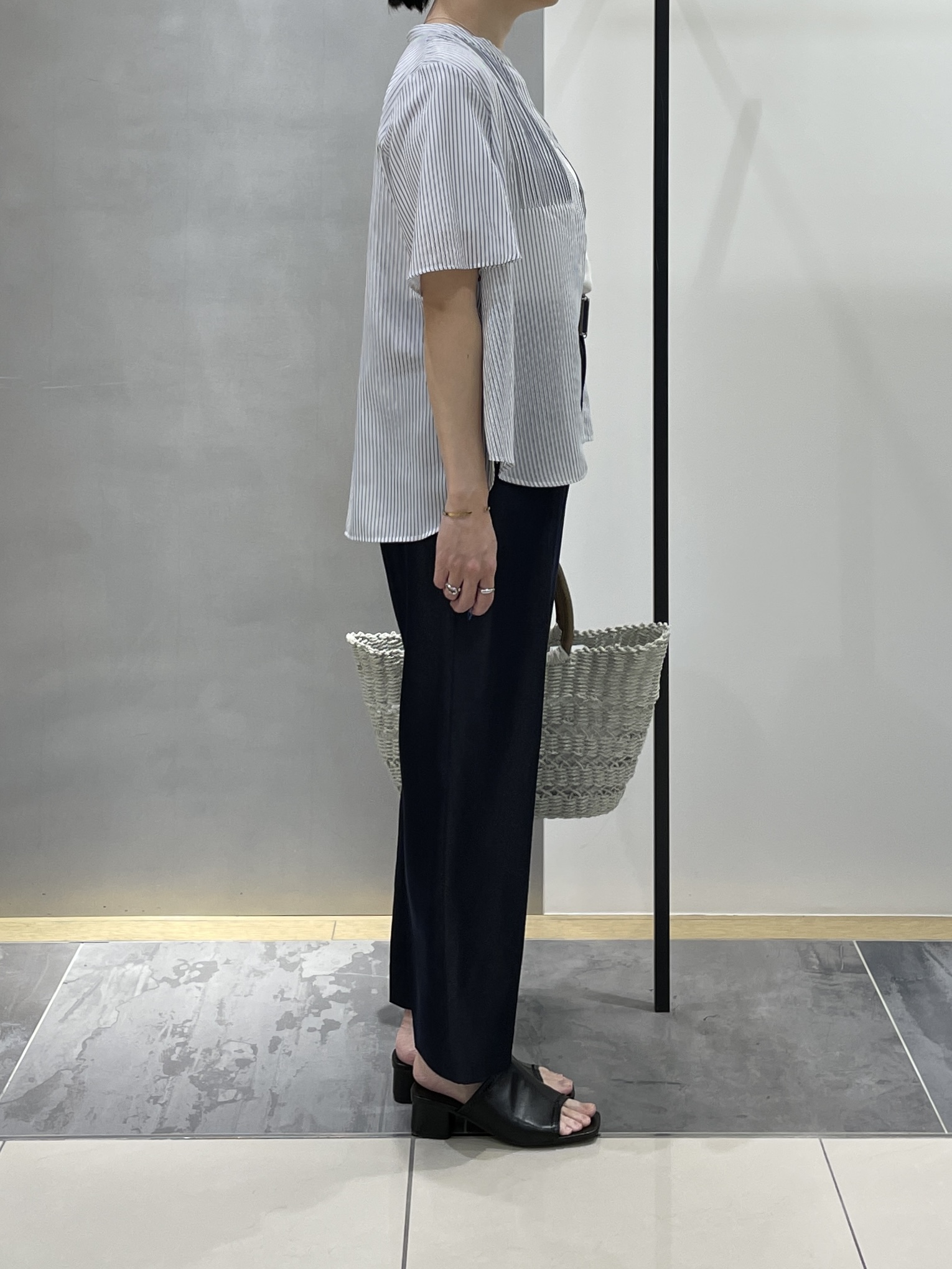 shihoさんの「INDIVI｜【接触冷感/洗える】シアーシャンブレーピンタックブラウス」を使ったコーディネート