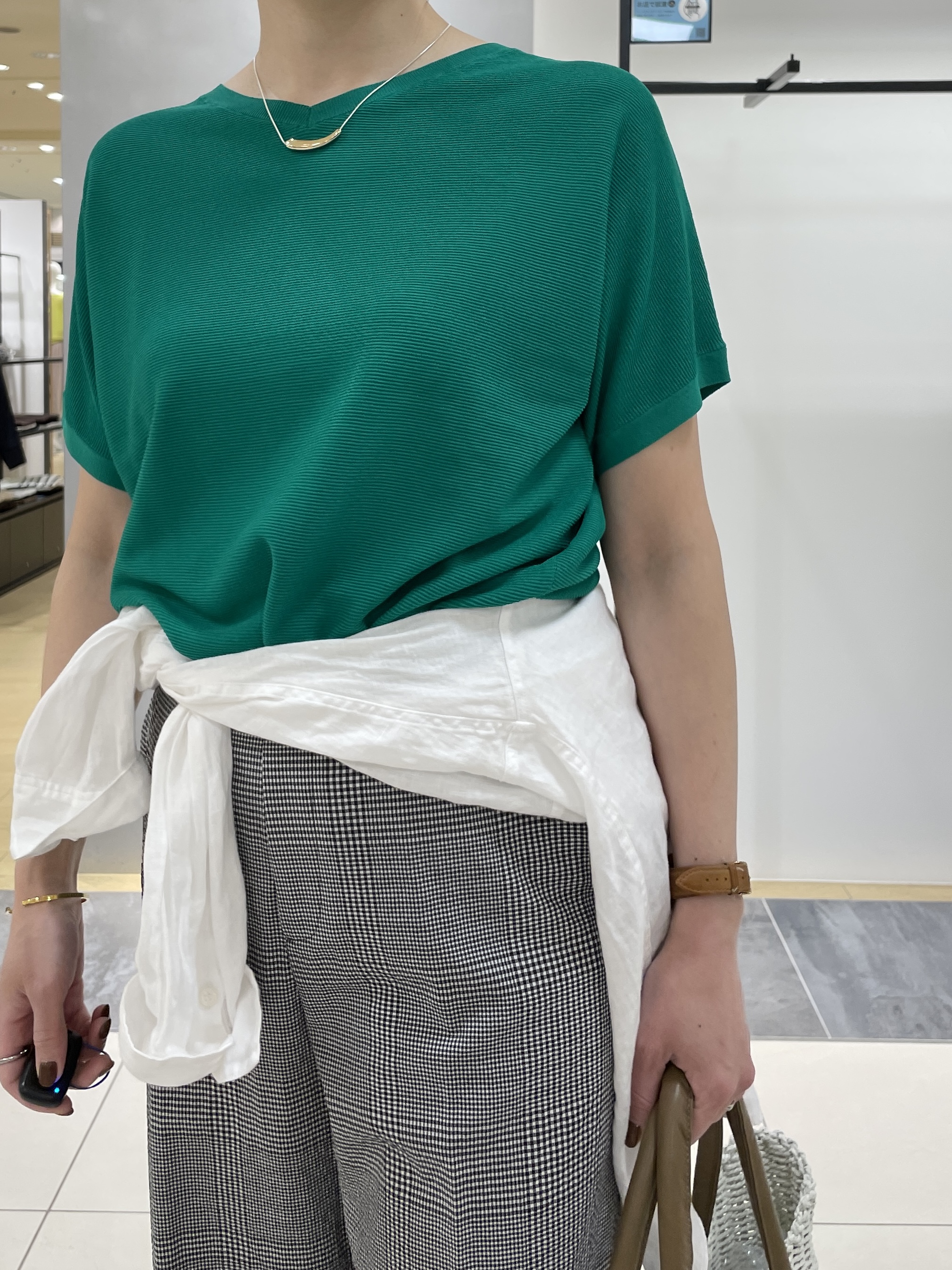 shihoさんの「INDIVI｜【洗える】ガーター編みVネックニットT」を使ったコーディネート