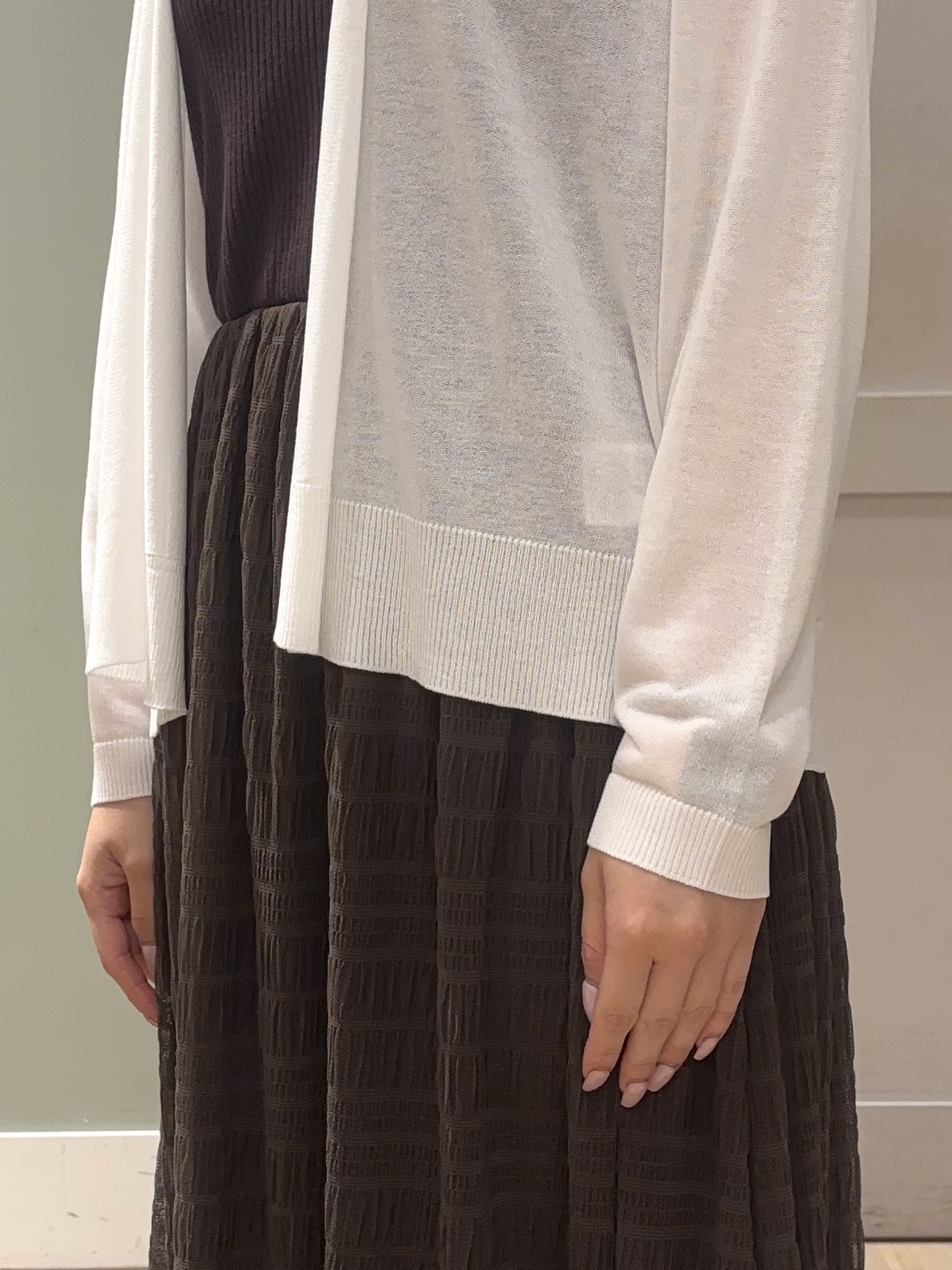 しばみさんの「grove｜高評価！【接触冷感／UVカットetc】ベーシックショートカーディガン」を使ったコーディネート
