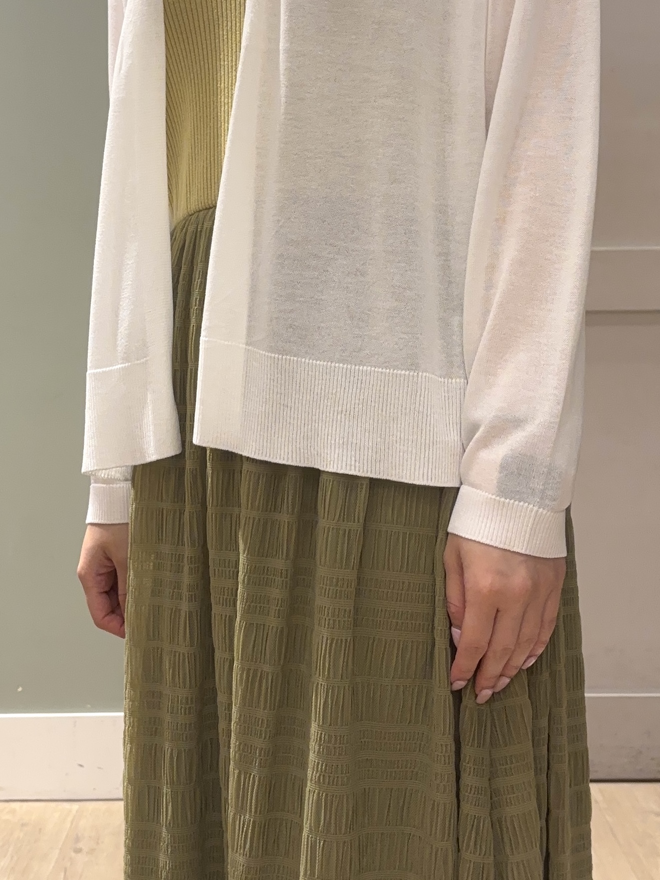 しばみさんの「grove｜高評価！【接触冷感／UVカットetc】ベーシックショートカーディガン」を使ったコーディネート