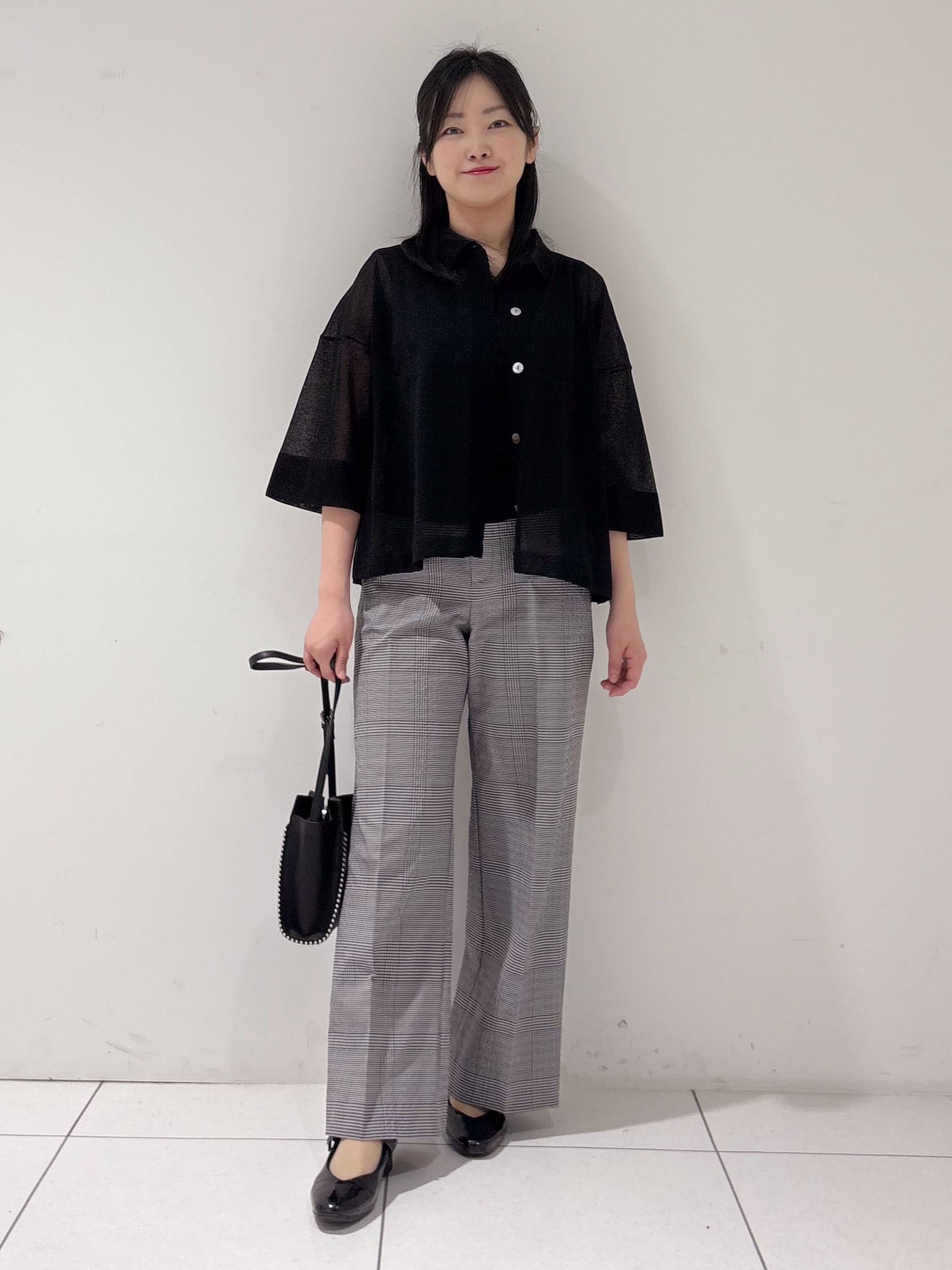momokoさんの「INDIVI｜【洗える／シアー】衿付きシャツライクニットカーディガン」を使ったコーディネート