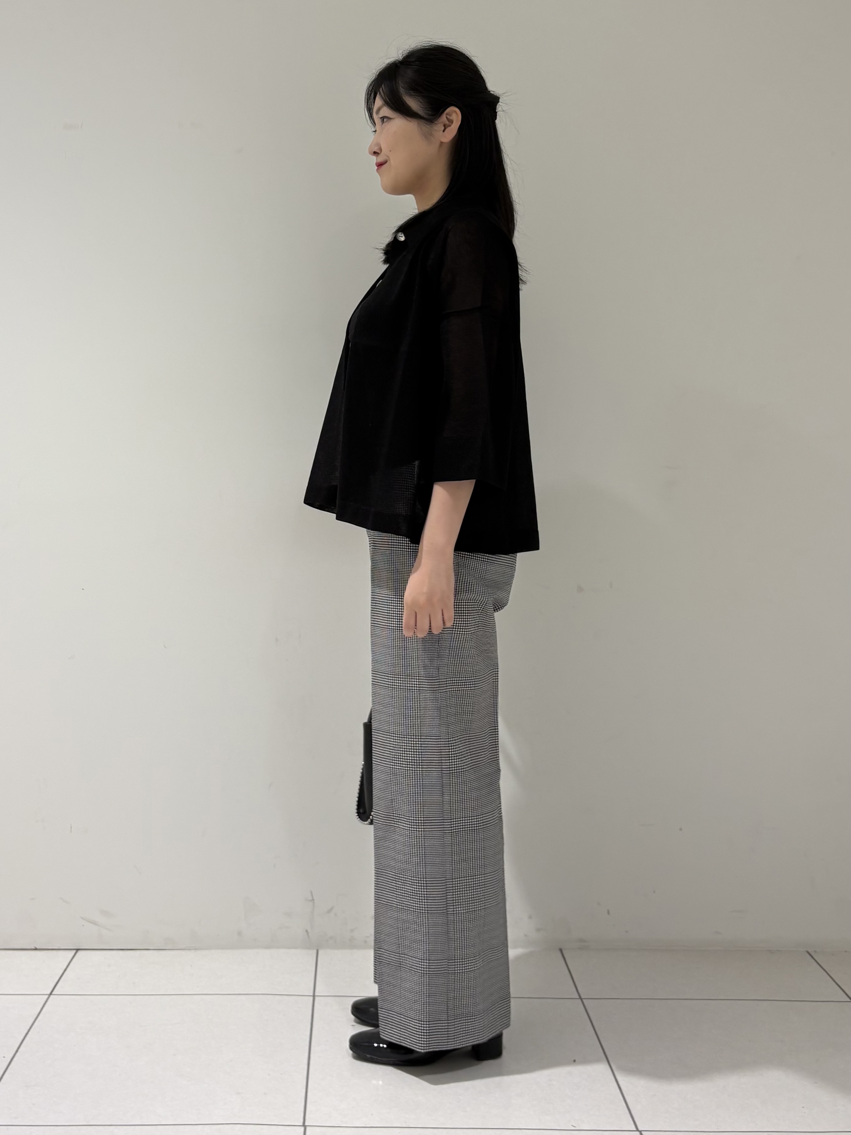 momokoさんの「INDIVI｜【洗える／シアー】衿付きシャツライクニットカーディガン」を使ったコーディネート