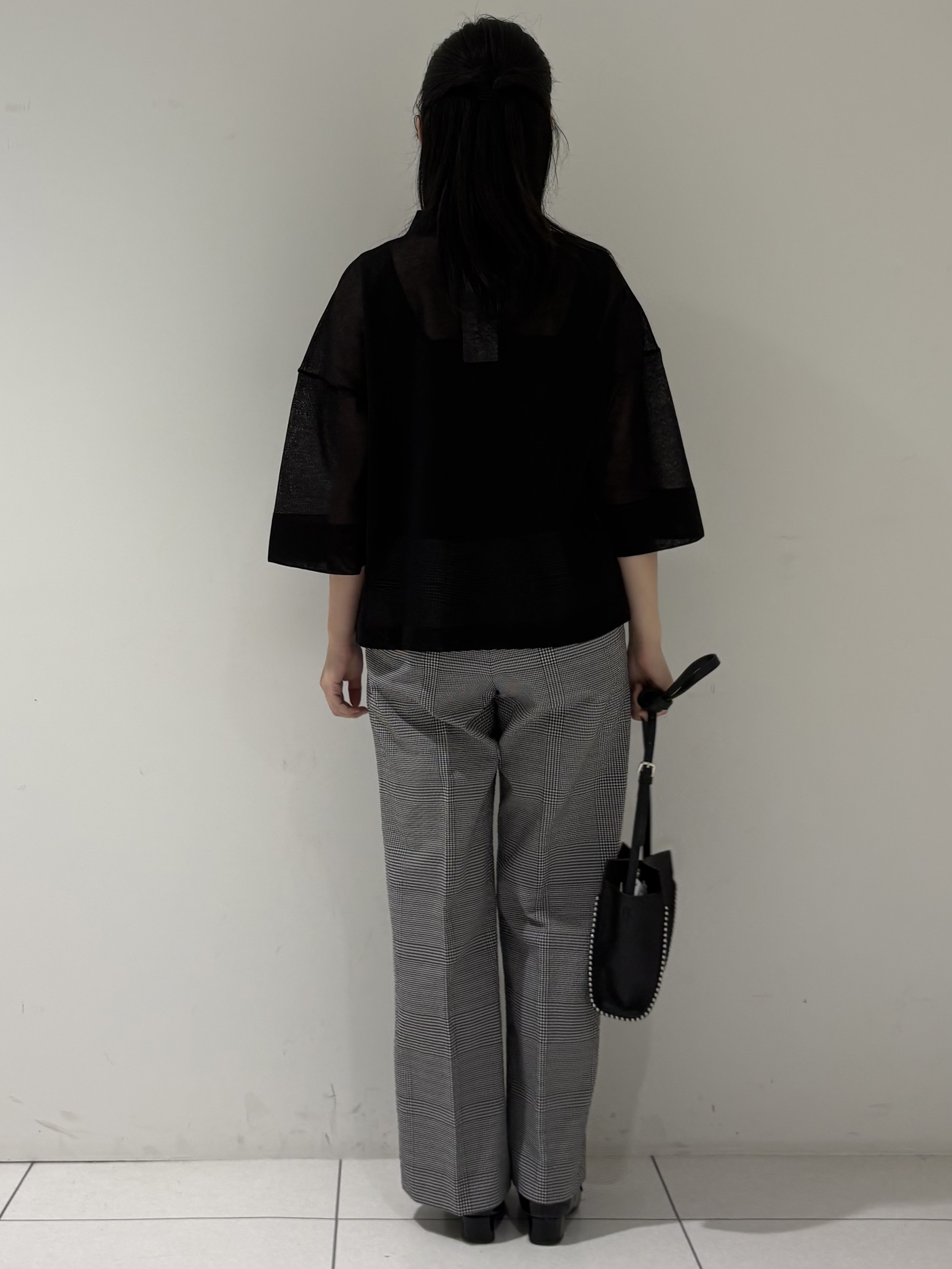 momokoさんの「INDIVI｜【洗える／シアー】衿付きシャツライクニットカーディガン」を使ったコーディネート