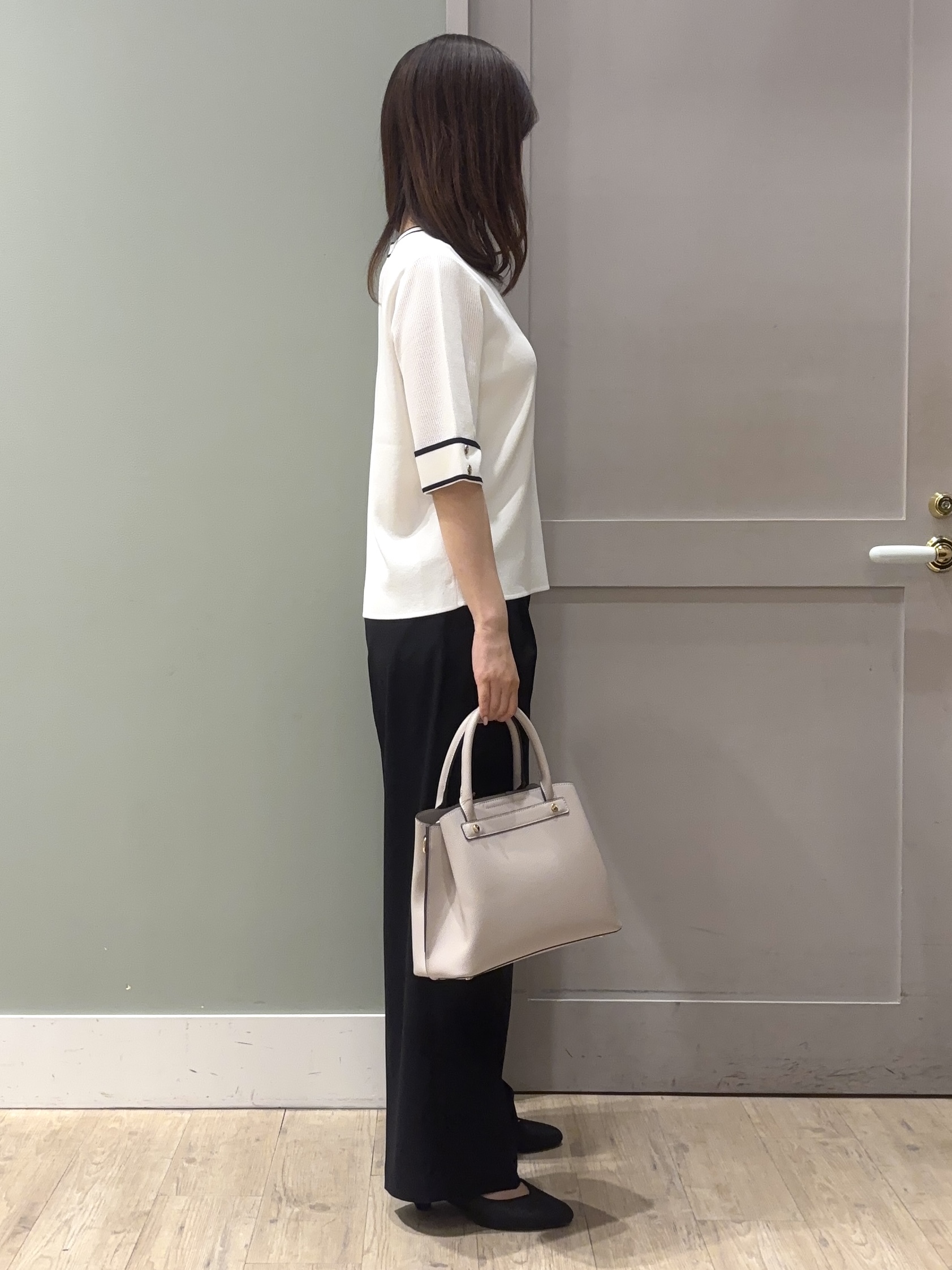 しばみさんの「grove｜【シリーズ累計36万枚/名品ニット】やわらかドライタッチ 袖メッシュ編みニット」を使ったコーディネート