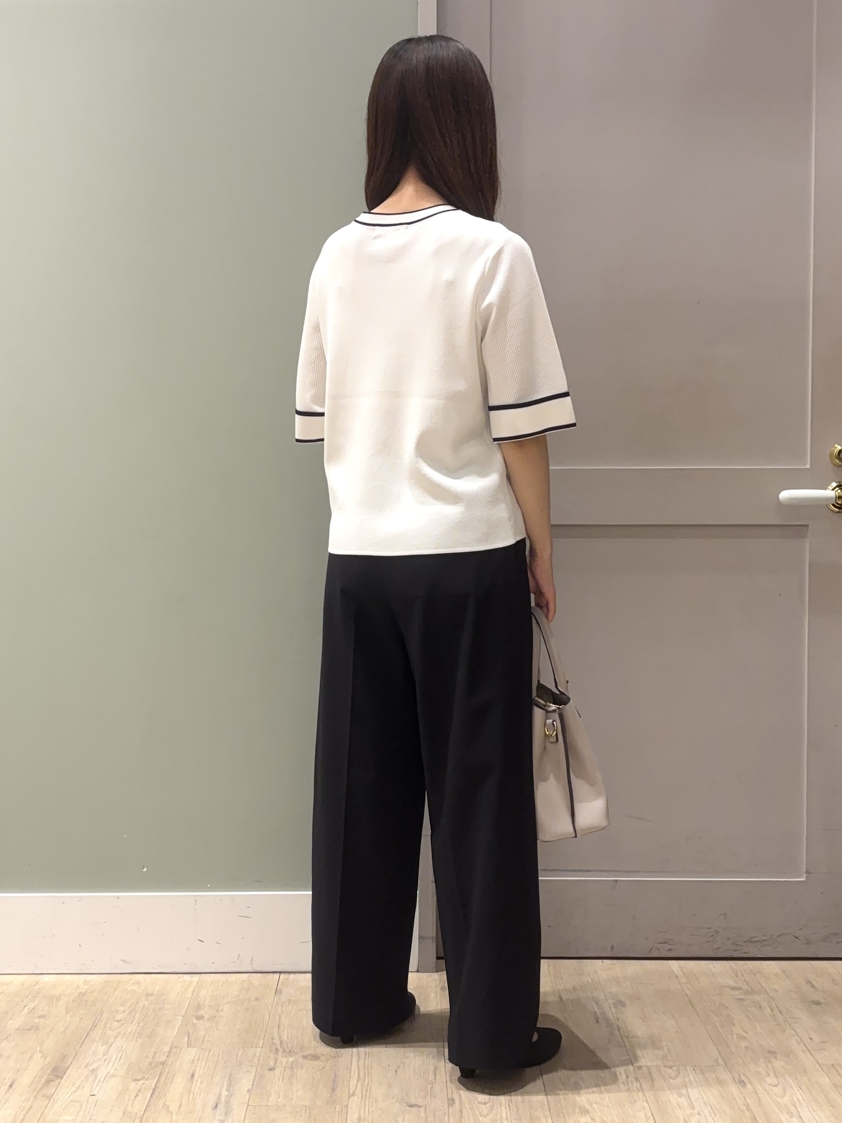 しばみさんの「grove｜【シリーズ累計36万枚/名品ニット】やわらかドライタッチ 袖メッシュ編みニット」を使ったコーディネート