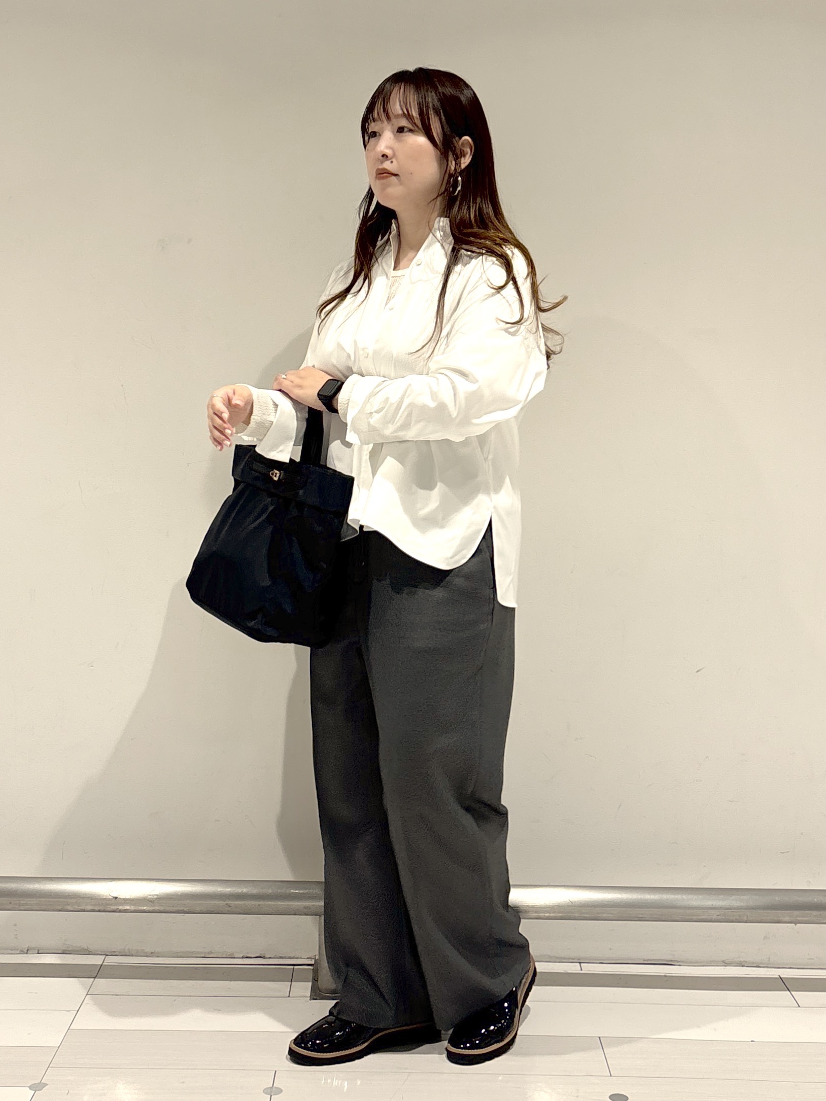 nakamuraさんの「Reflect｜【羽織りにも◎】タイプライタービッグシャツ」を使ったコーディネート