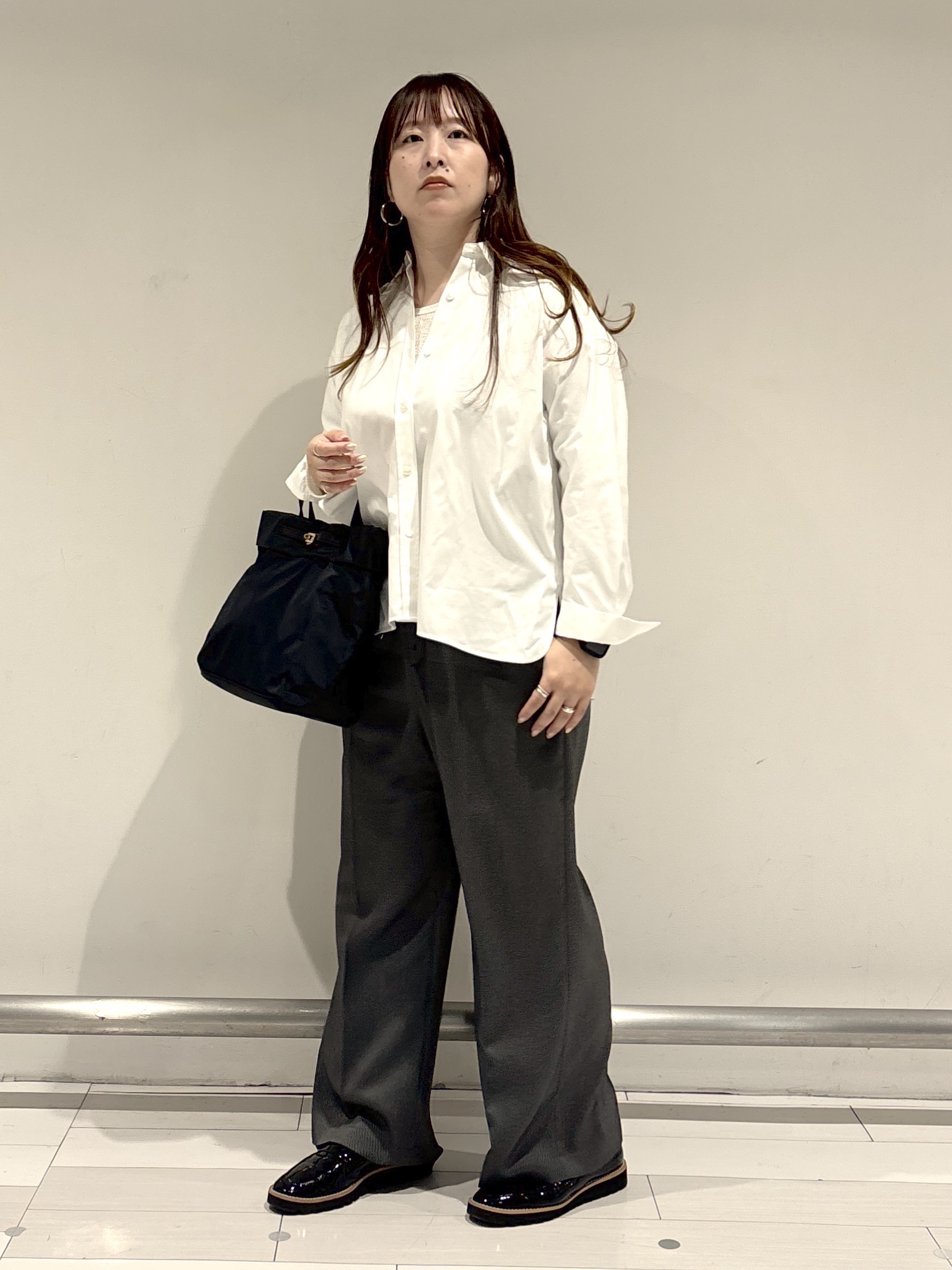 nakamuraさんの「Reflect｜【羽織りにも◎】タイプライタービッグシャツ」を使ったコーディネート