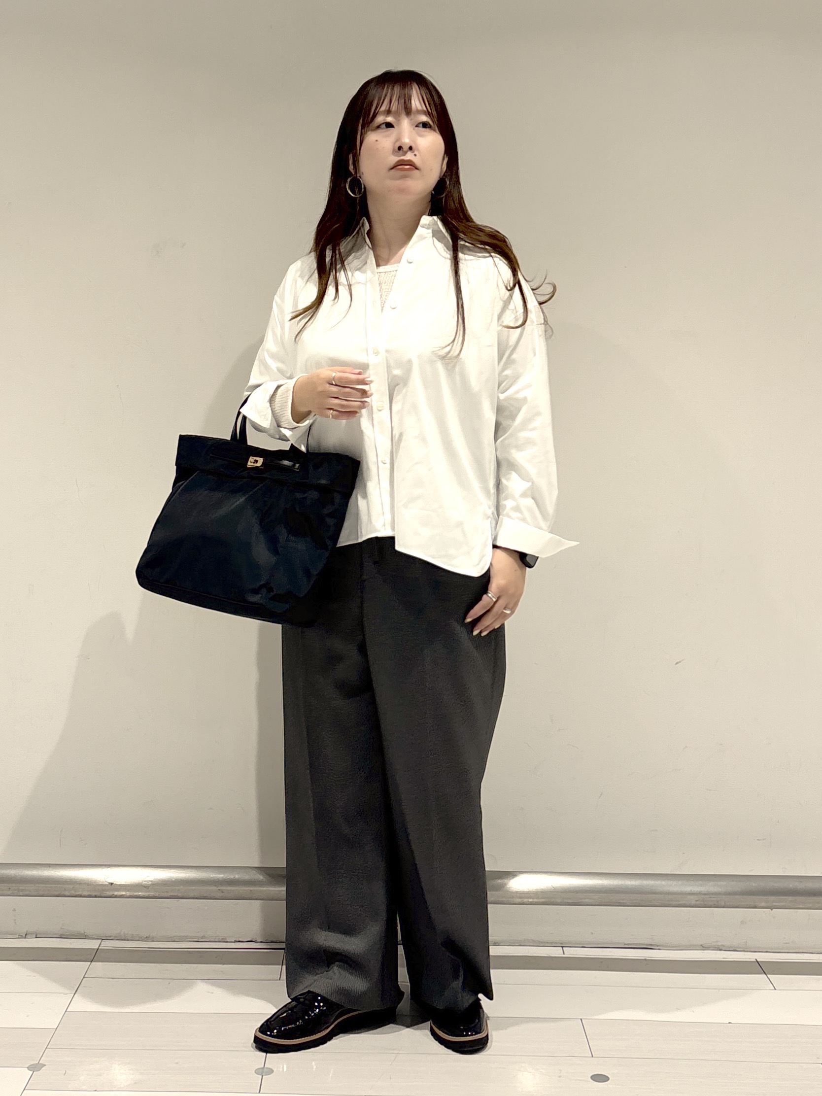 nakamuraさんの「Reflect｜【羽織りにも◎】タイプライタービッグシャツ」を使ったコーディネート