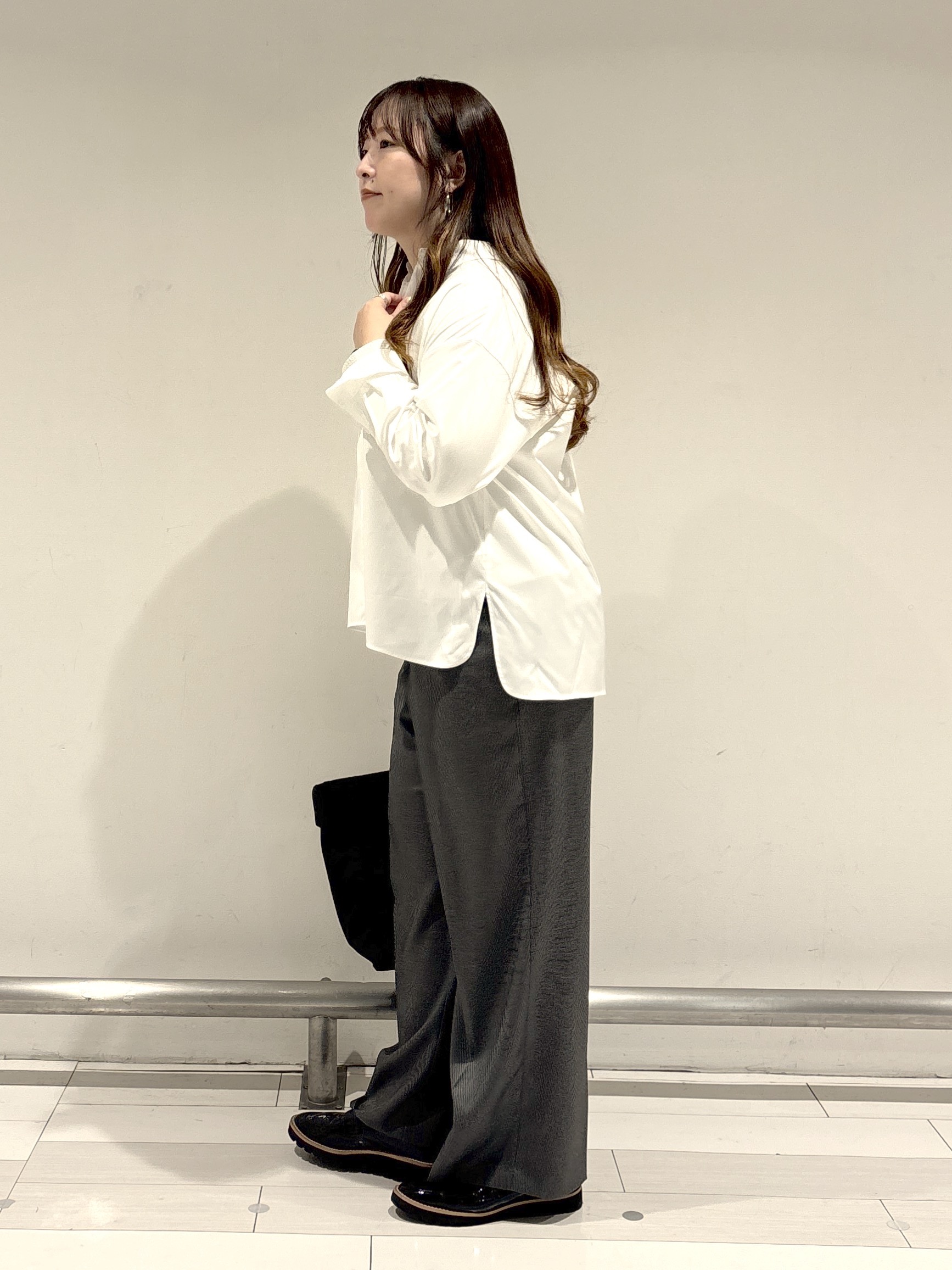 nakamuraさんの「Reflect｜【羽織りにも◎】タイプライタービッグシャツ」を使ったコーディネート