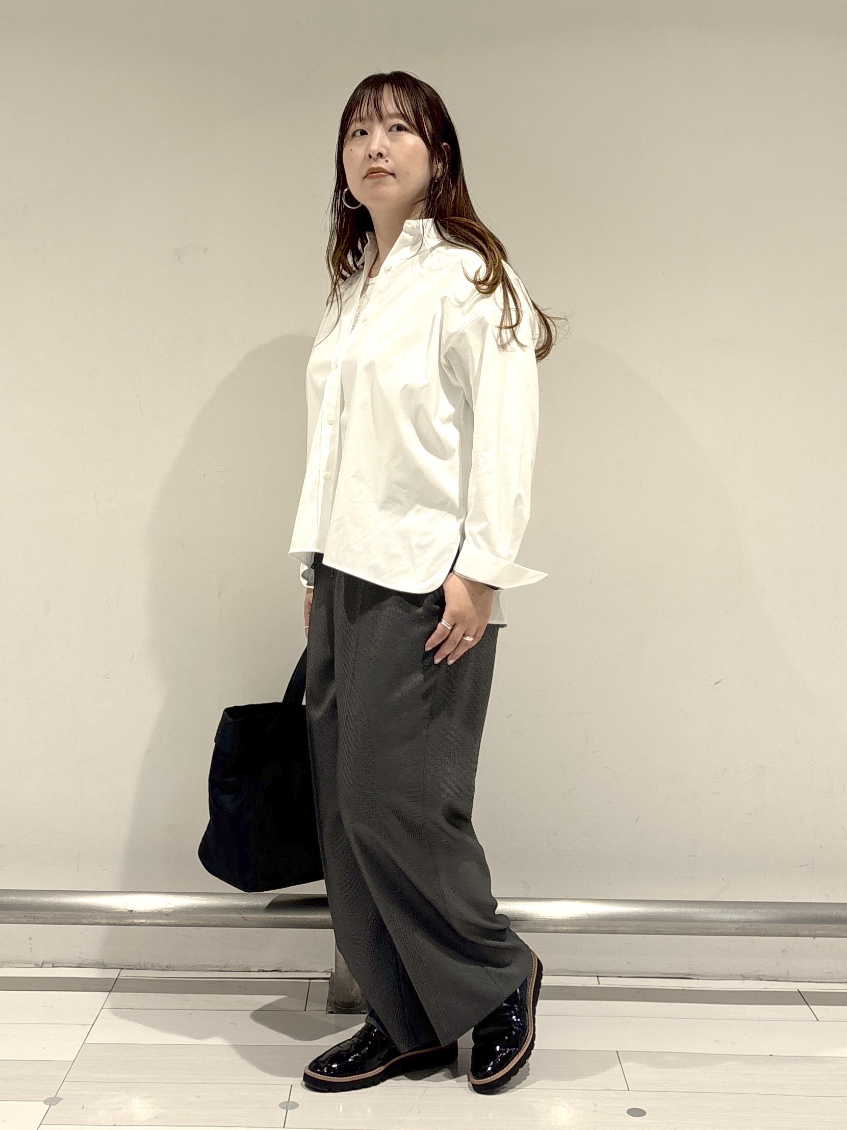 nakamuraさんの「Reflect｜【羽織りにも◎】タイプライタービッグシャツ」を使ったコーディネート