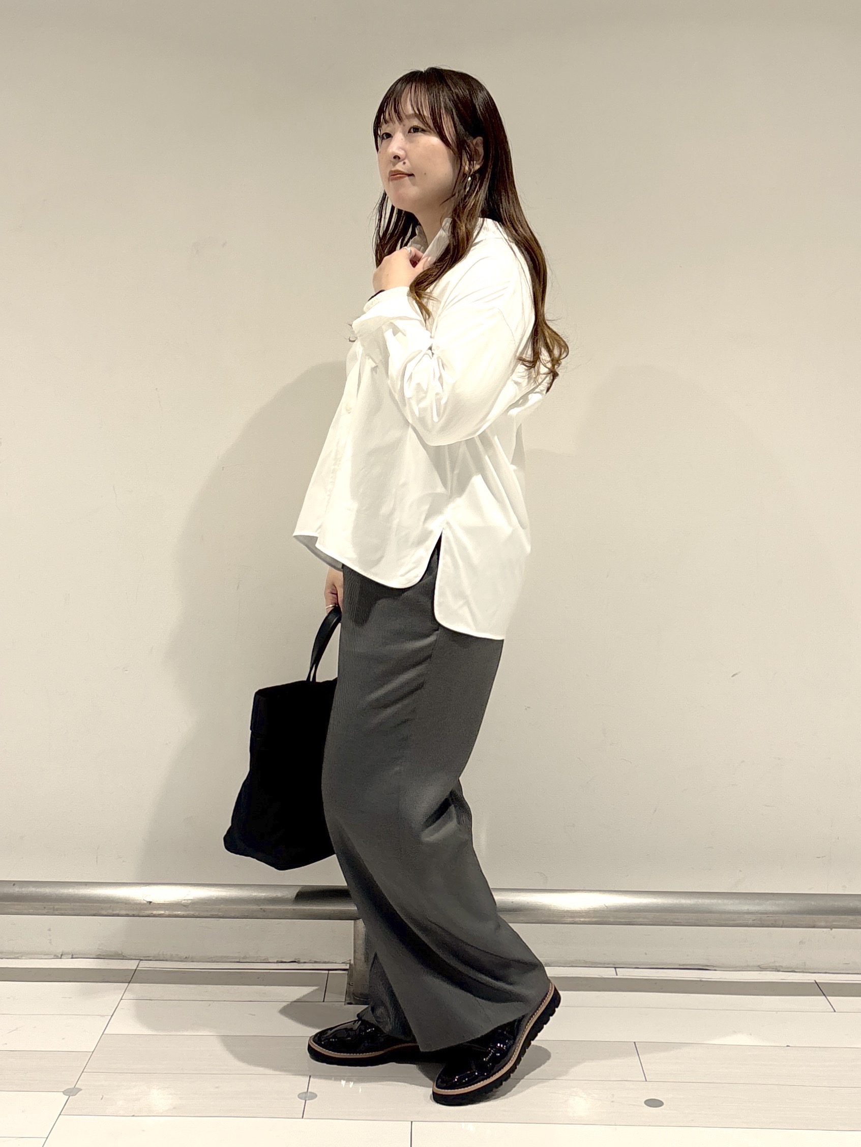 nakamuraさんの「Reflect｜【羽織りにも◎】タイプライタービッグシャツ」を使ったコーディネート