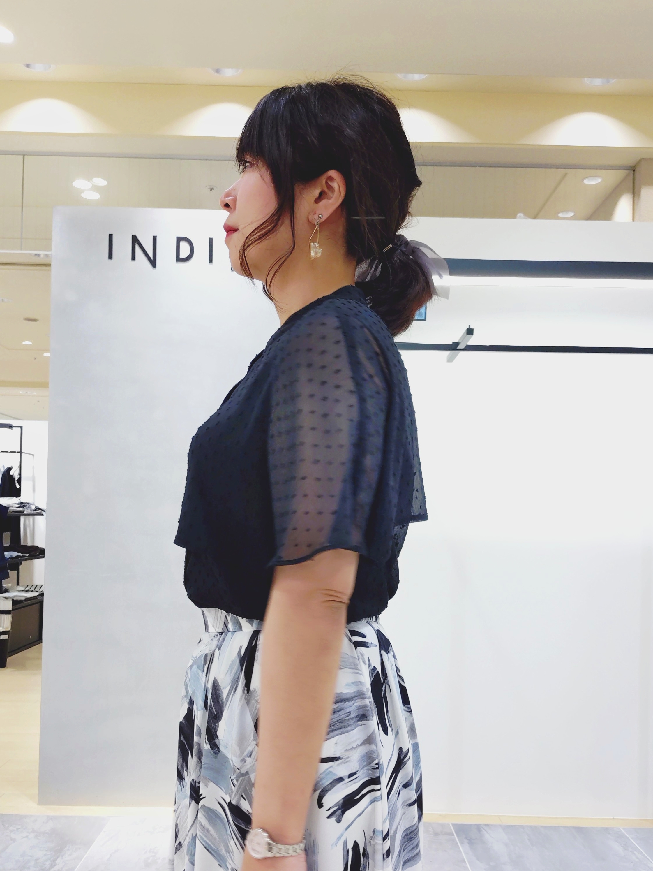 TOMOMIさんの「INDIVI｜【さらに軽く軽快！／着る日傘】ノーカラージャケット」を使ったコーディネート