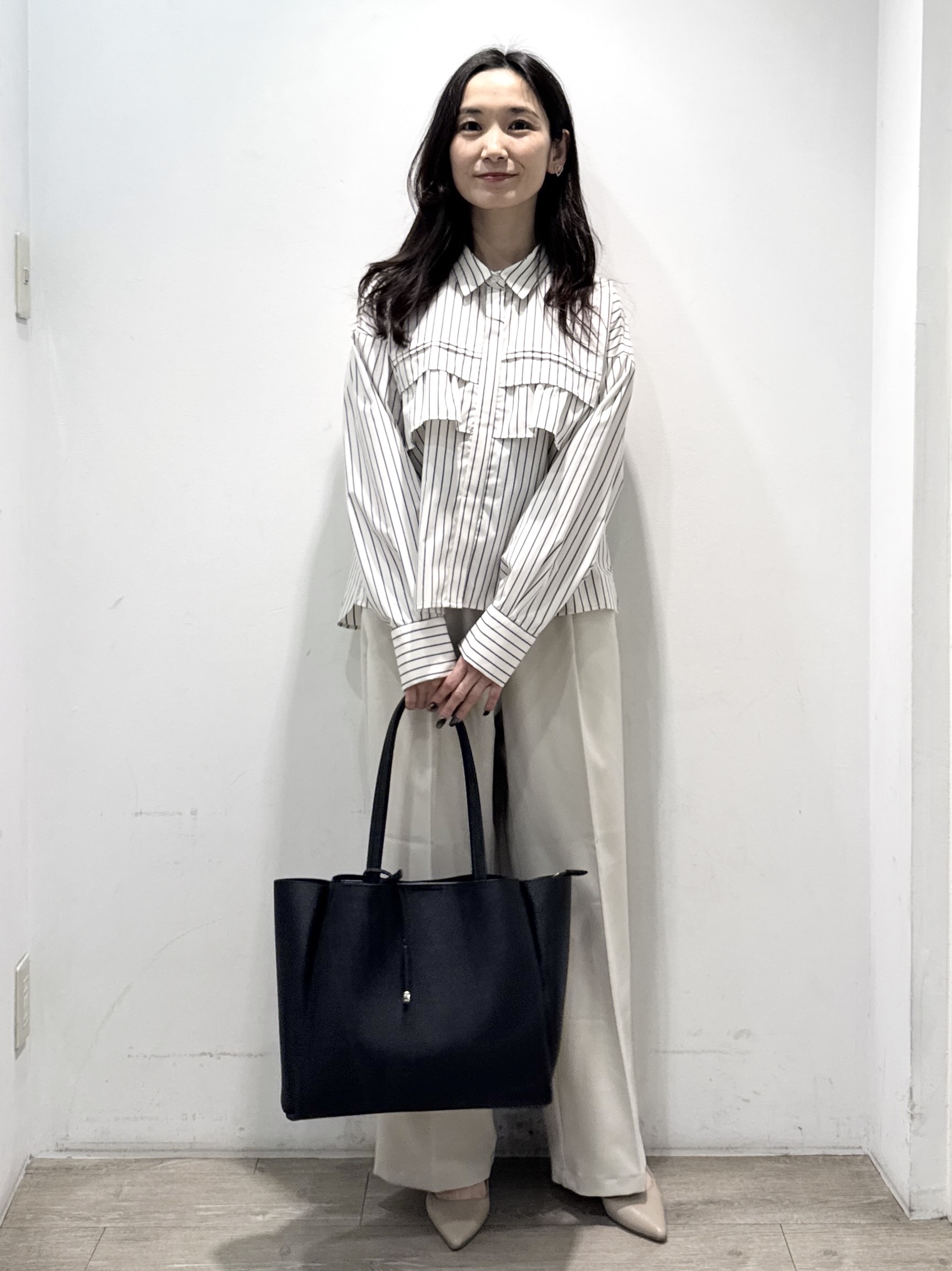 yuicciさんの「OPAQUE.CLIP｜タックフリルシャツ【洗濯機OK】」を使ったコーディネート