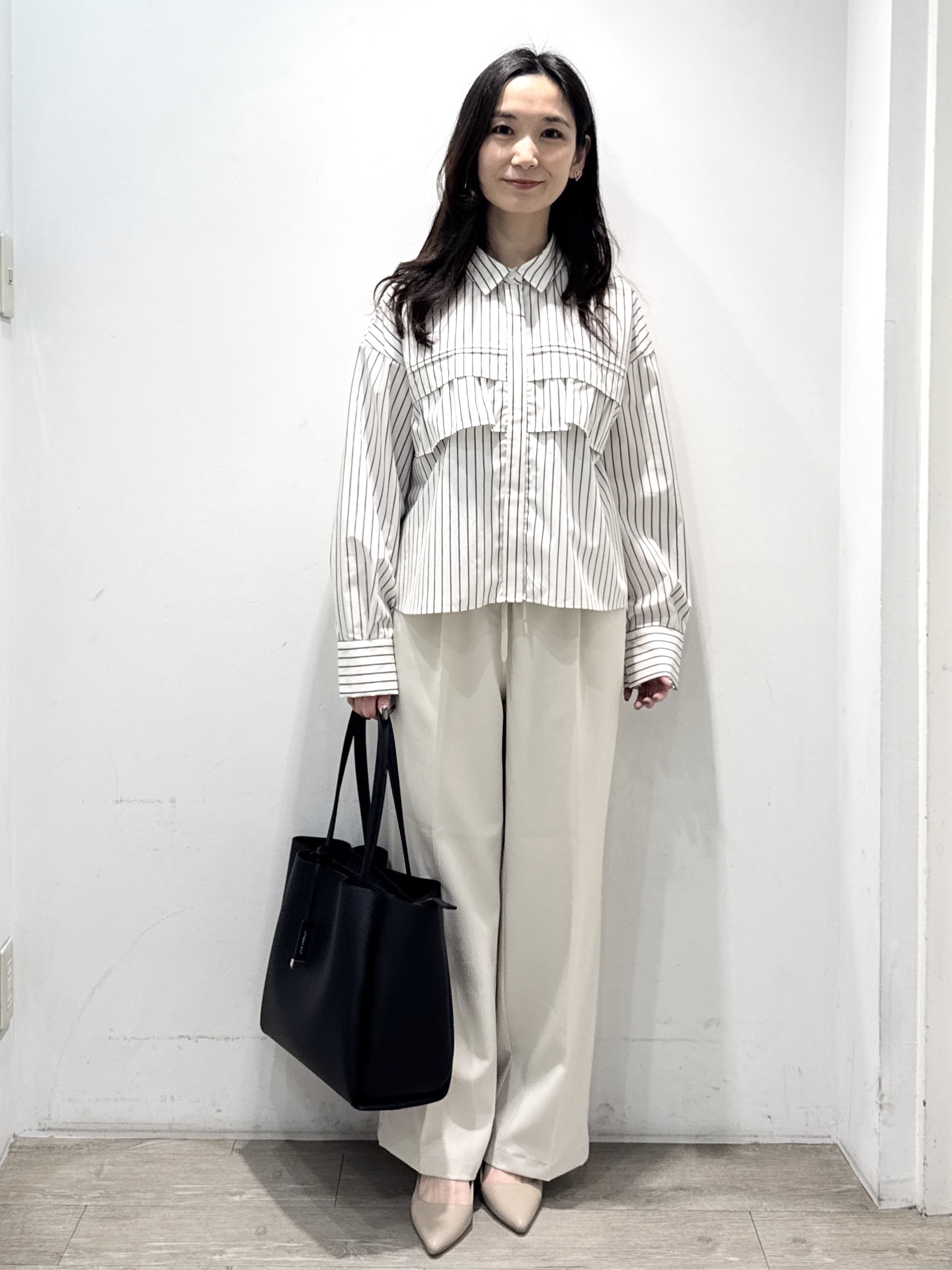 yuicciさんの「OPAQUE.CLIP｜タックフリルシャツ【洗濯機OK】」を使ったコーディネート